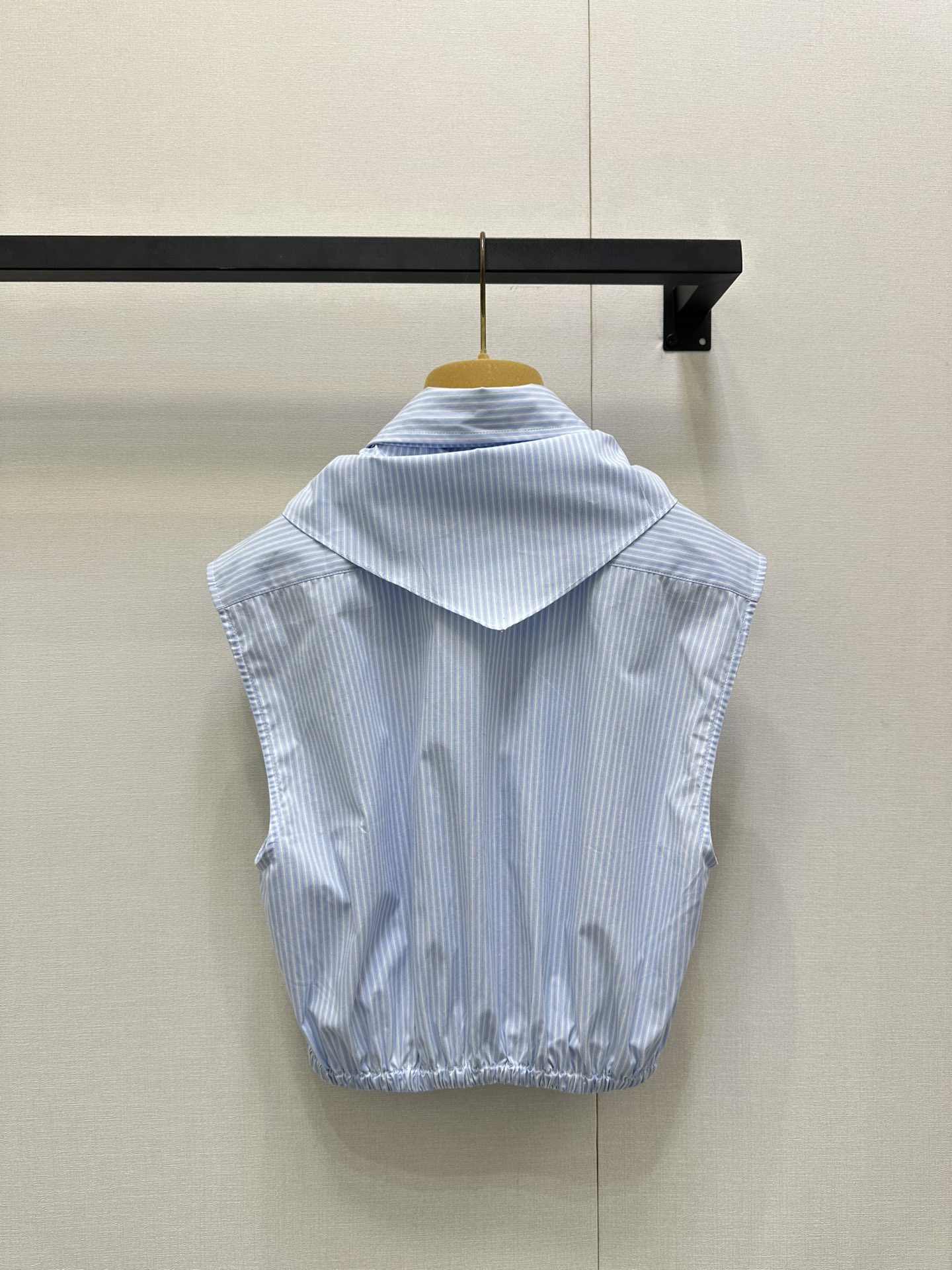 miumiu 미우미우 스트라이프 스카프 넥 슬리브리스 셔츠 의류