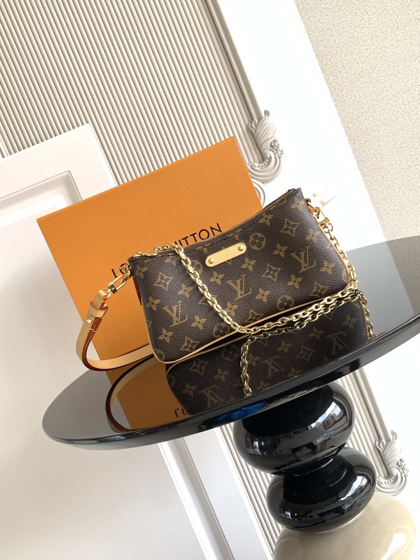 LV 루이비통 숄더백 크로스백 가방 (M83008)