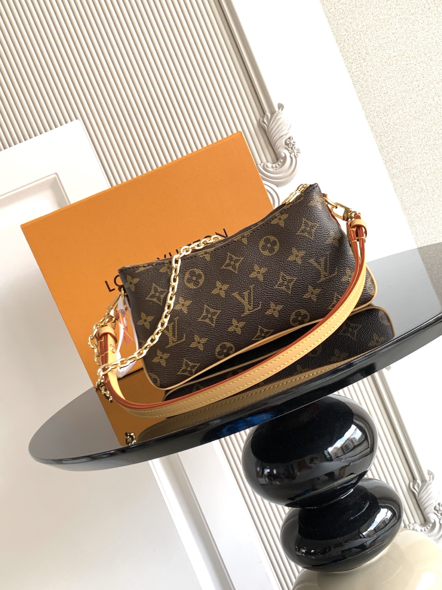 LV 루이비통 숄더백 크로스백 가방 (M83008)