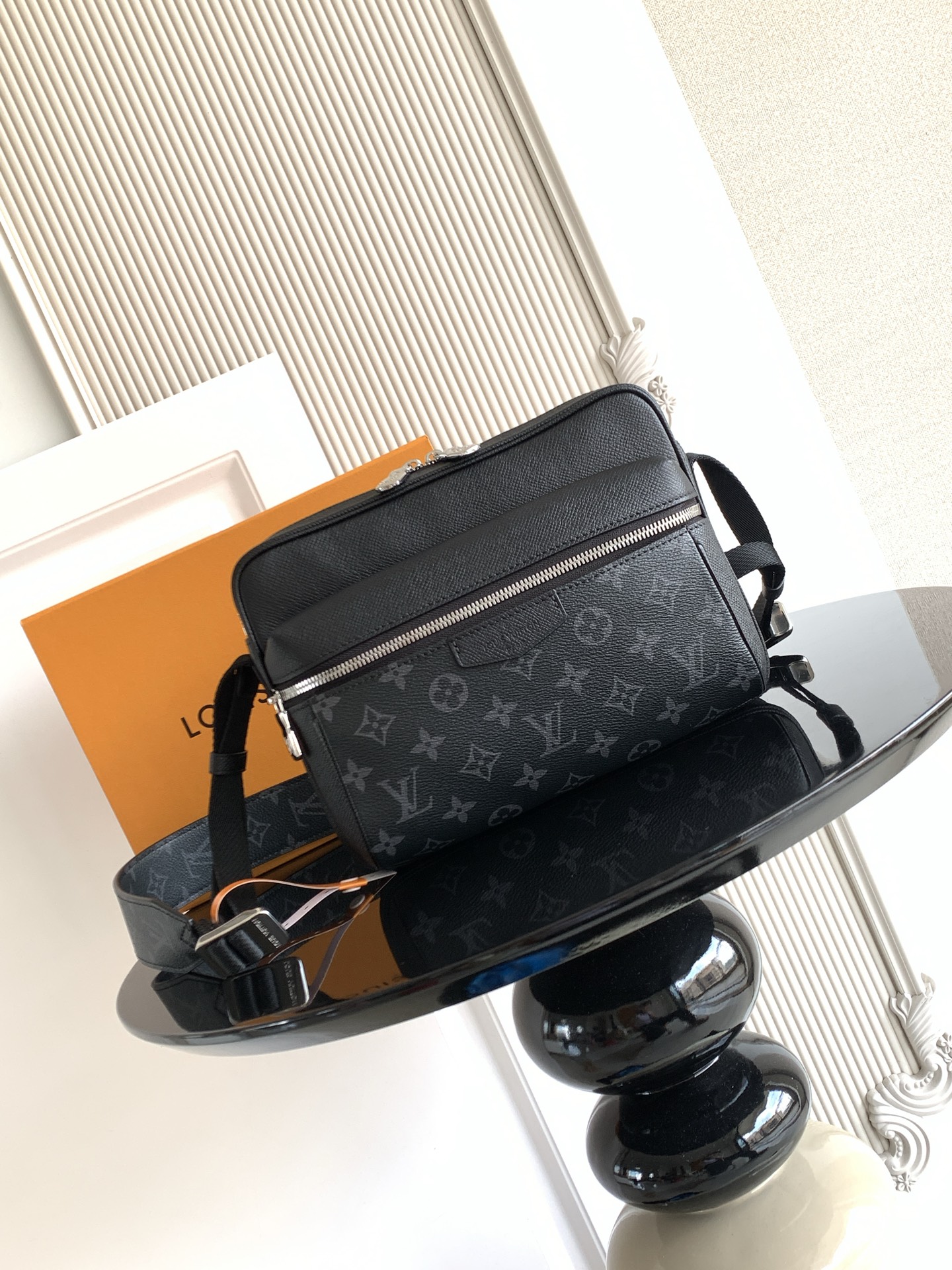 LV 루이비통 (M30233) 크로스백 메신저백 가방