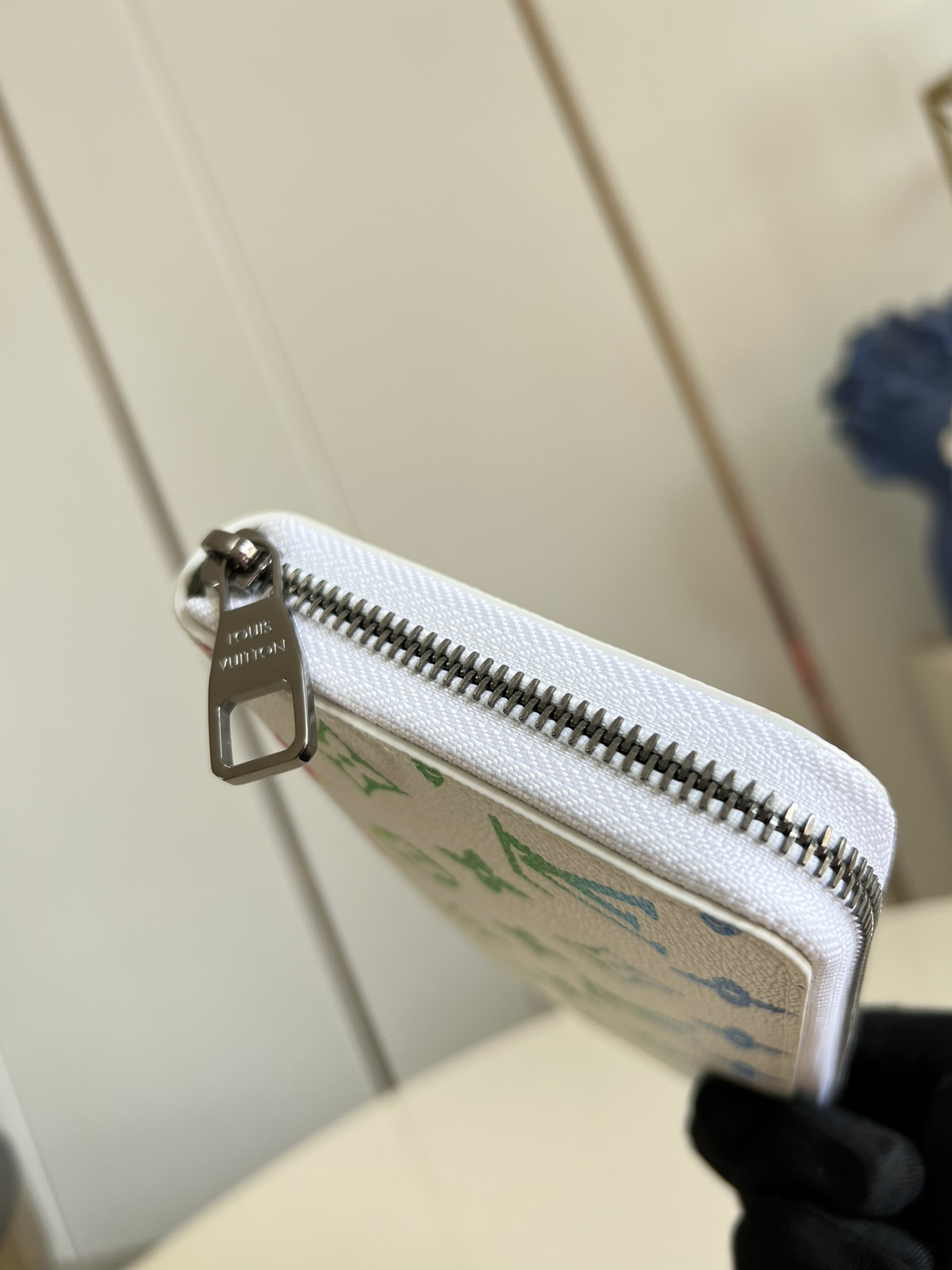 LV 루이비통 장지갑 M13908 화이트 지갑