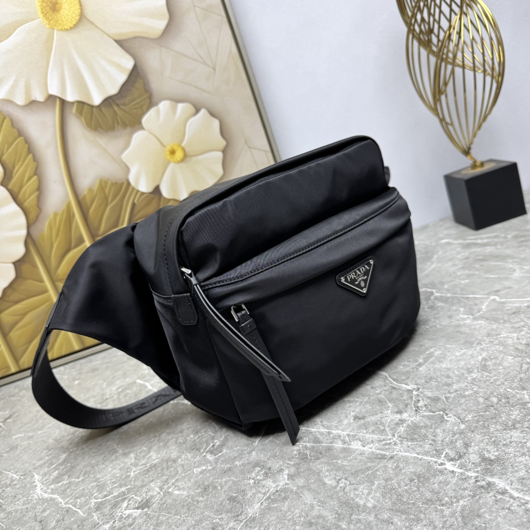 PRADA 프라다 힙색 메신저백 가방 2VH038