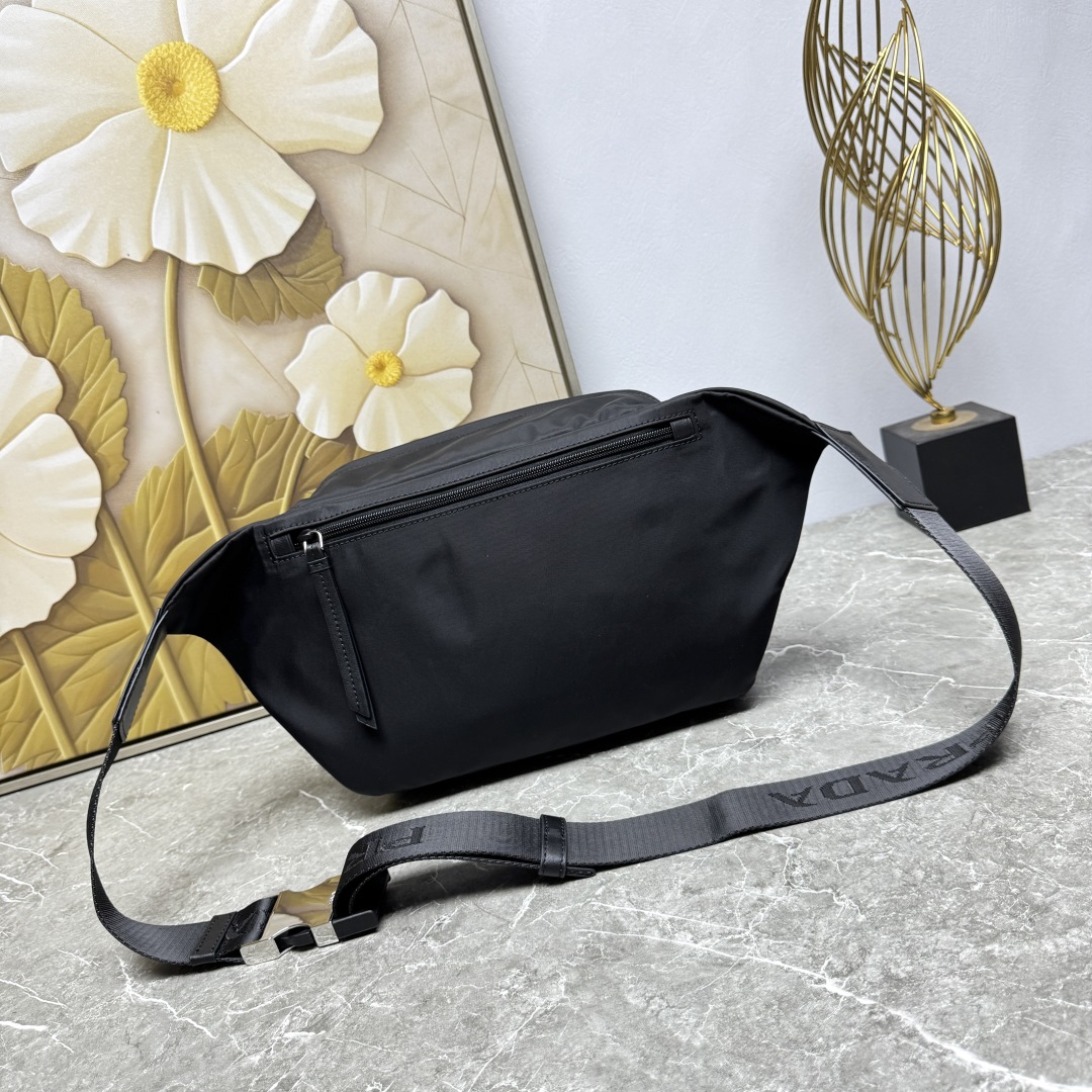 PRADA 프라다 힙색 메신저백 가방 2VH038