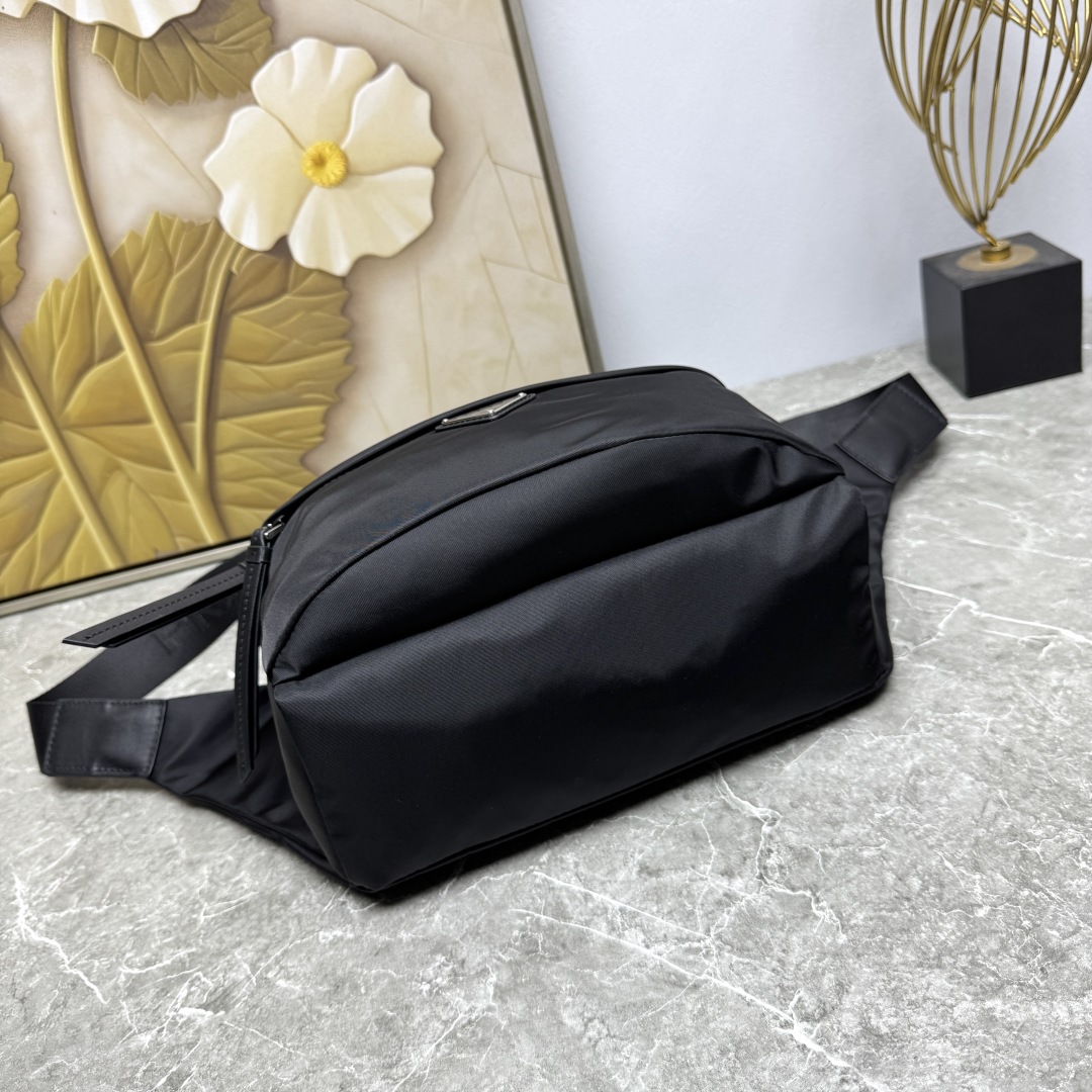 PRADA 프라다 힙색 메신저백 가방 2VH038