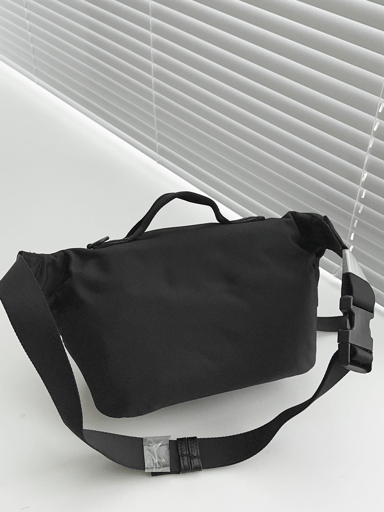 Balenciaga 발렌시아가 3.6 웨이스트백 힙색 가방