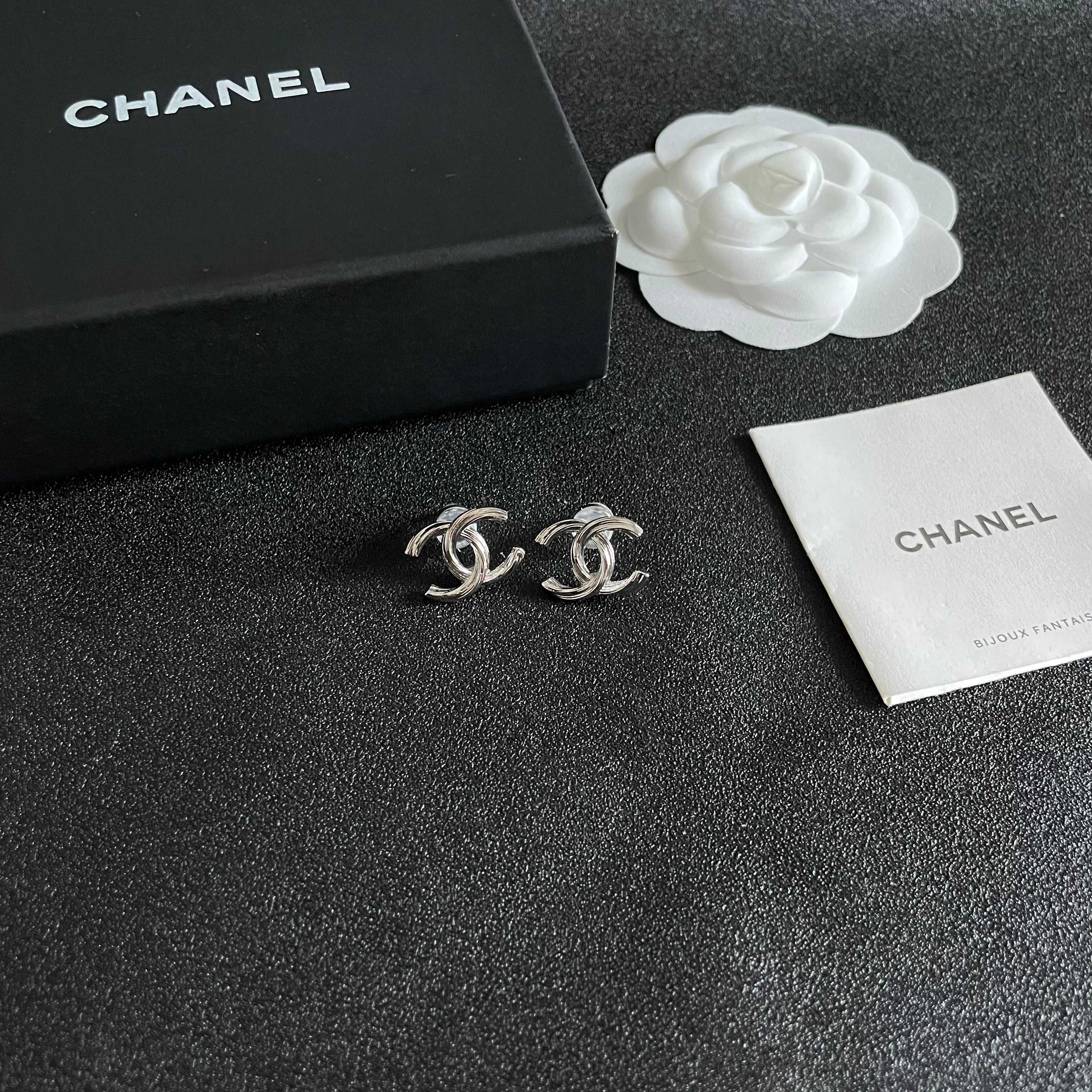 Chanel 샤넬 레터 이어링 귀걸이