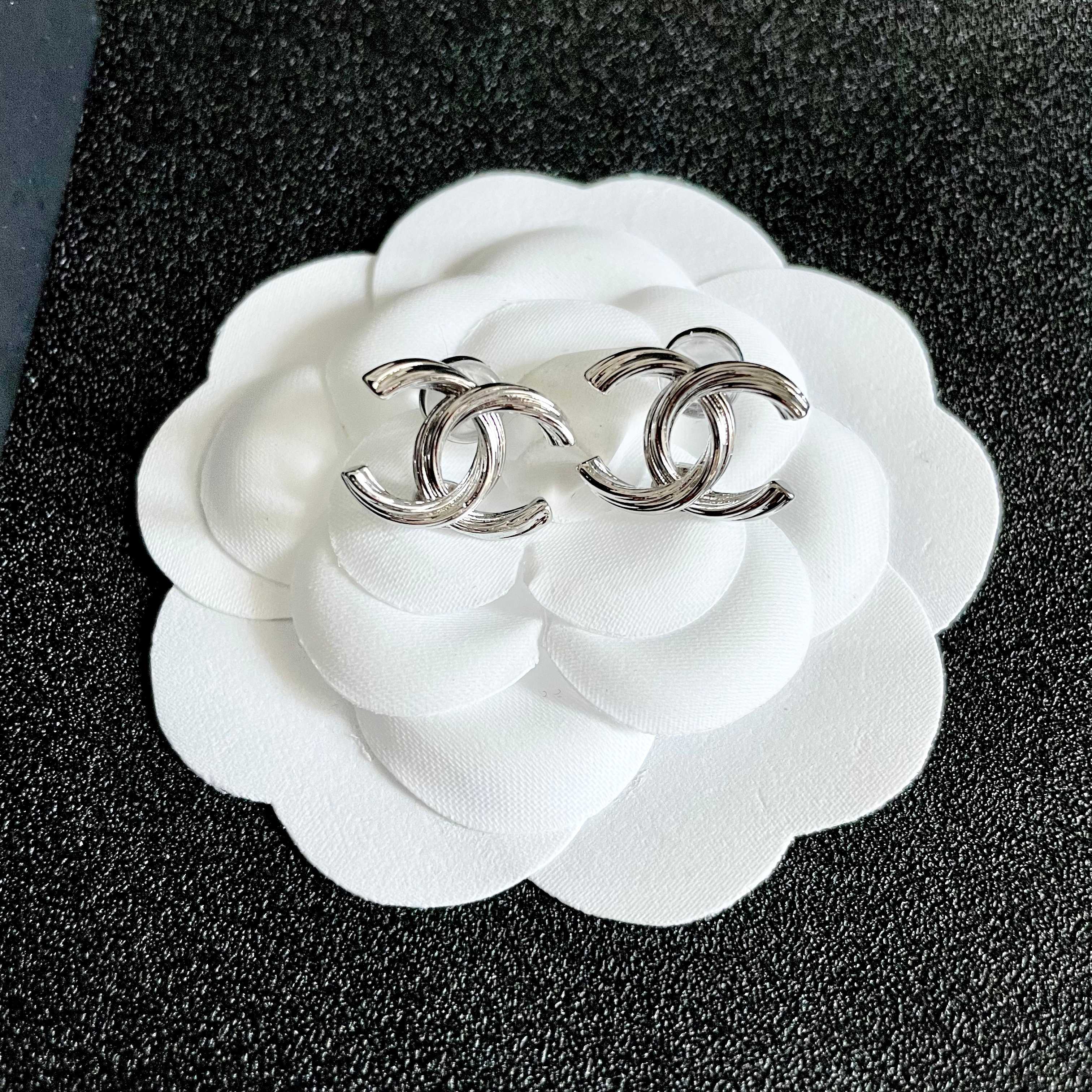 Chanel 샤넬 레터 이어링 귀걸이