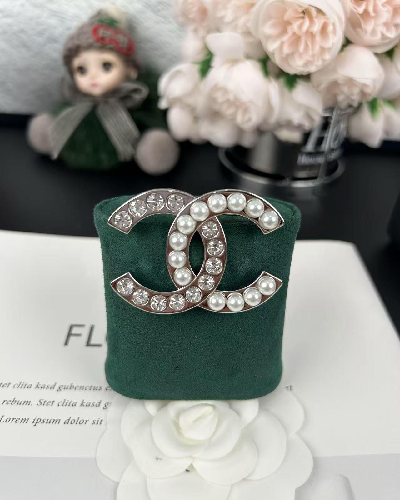 Chanel 샤넬 진주 & 큐빅 믹스 실버 브로치