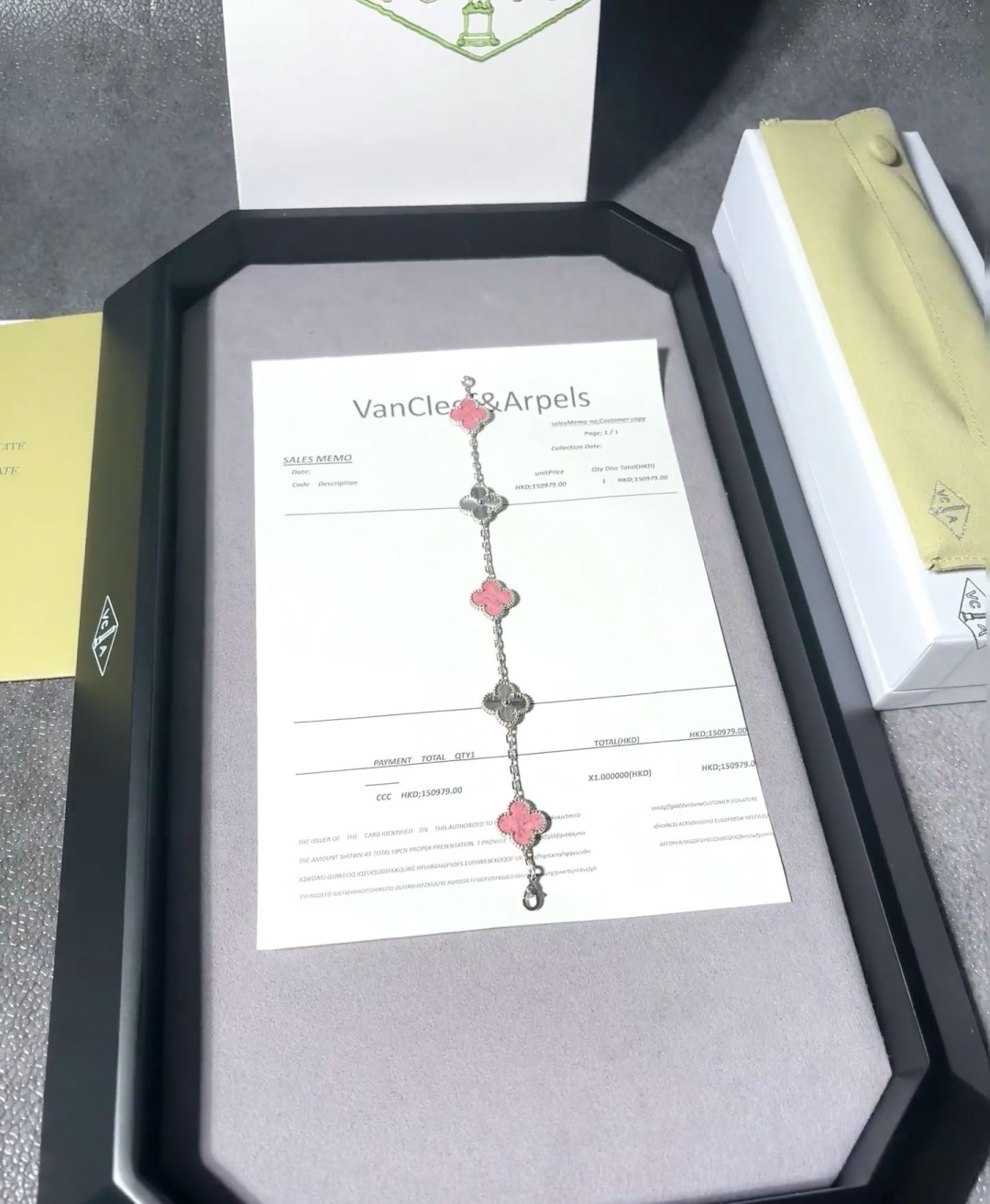 Van Cleef & Arpels 반클리프 아펠 V자형 손목 팔찌