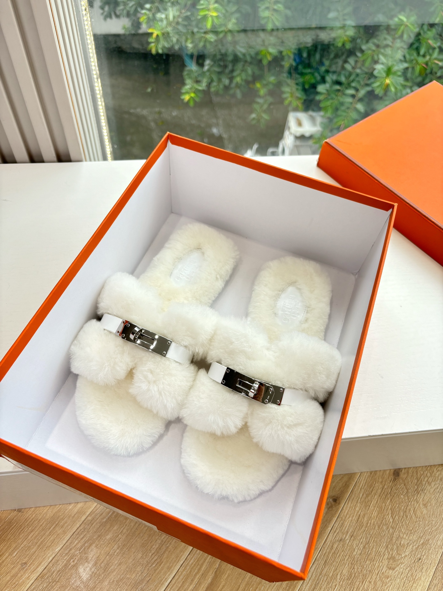 에르메스(Hermes) 양털 퍼 슬리퍼 신발