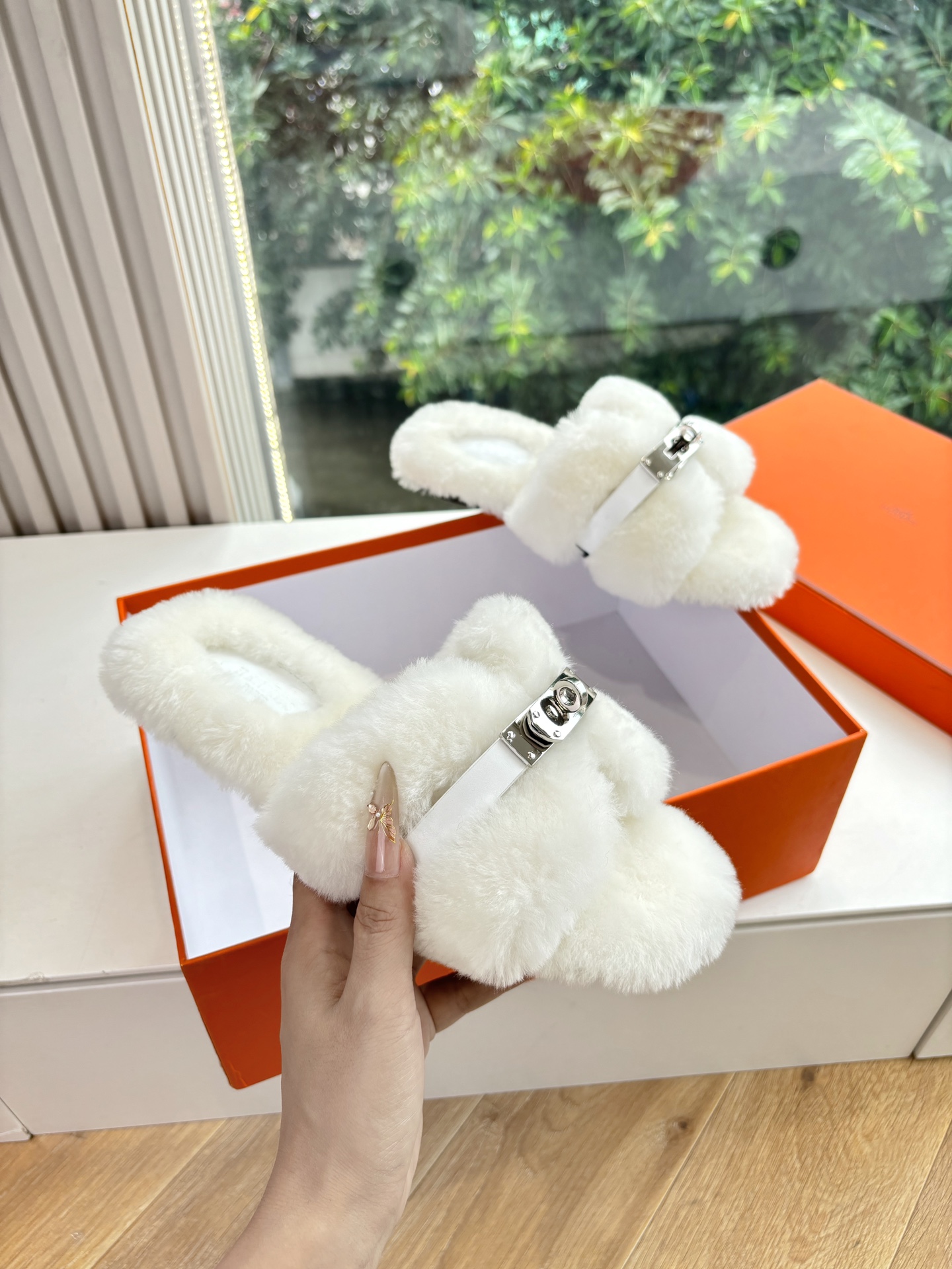 에르메스(Hermes) 양털 퍼 슬리퍼 신발