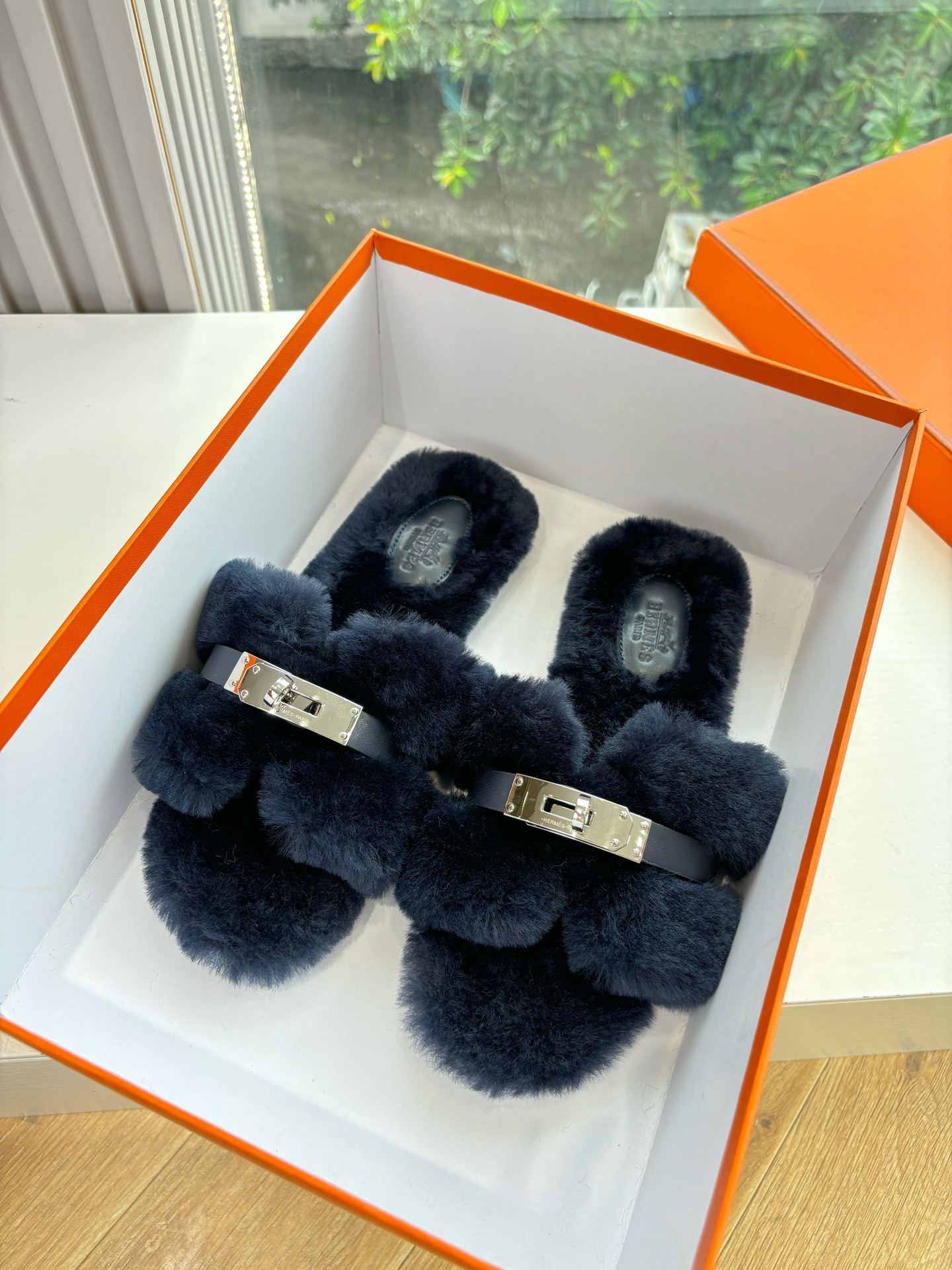 에르메스(Hermes) 양털 퍼 슬리퍼 신발