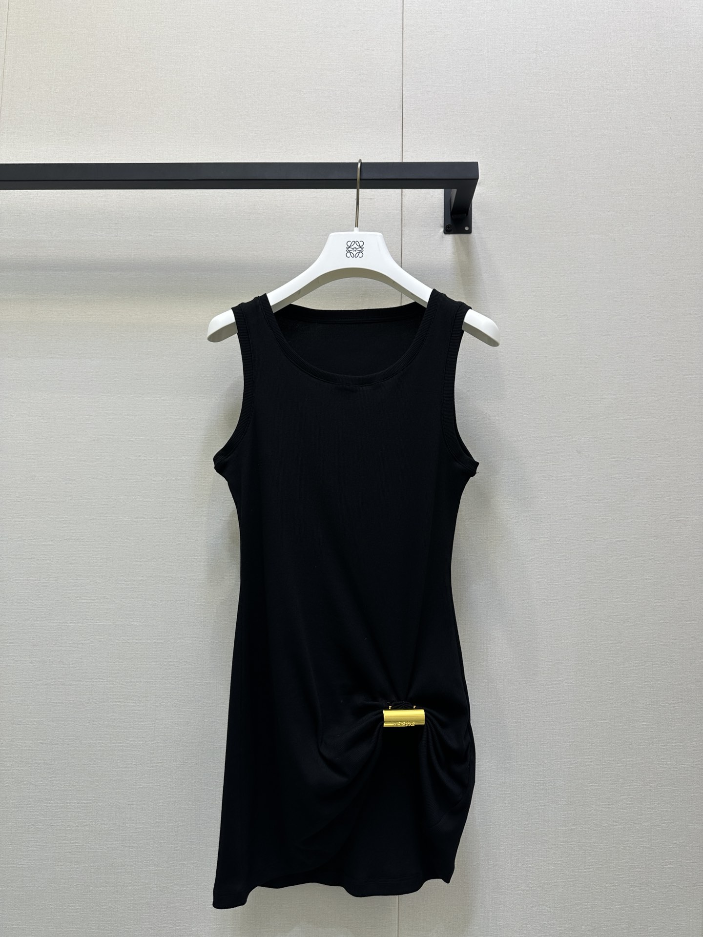 LOEWE 로에베 금속 장식 슬림핏 민소매 니트 베스트 의류