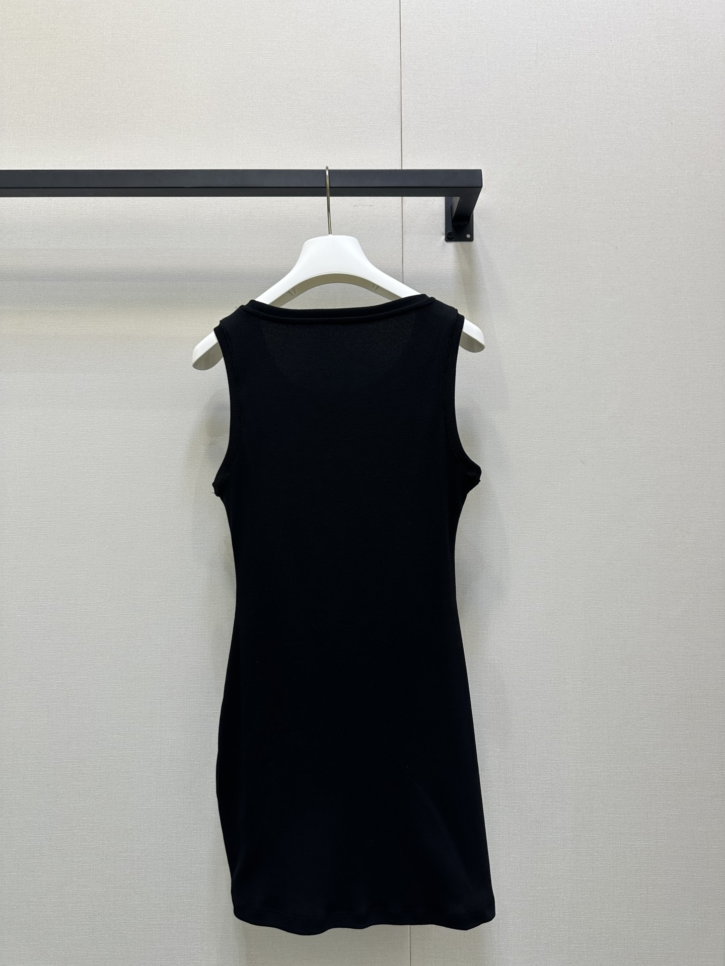 LOEWE 로에베 금속 장식 슬림핏 민소매 니트 베스트 의류