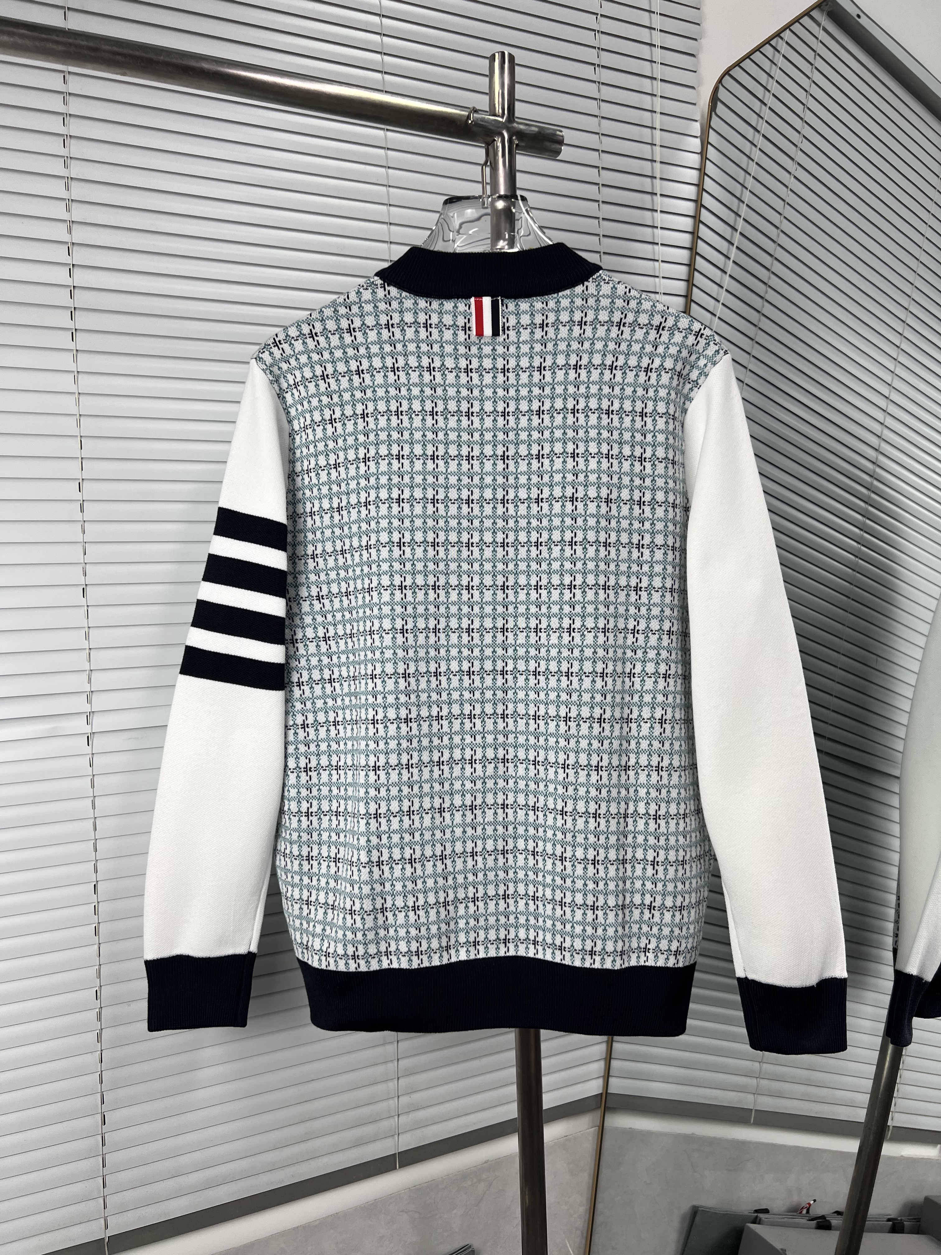 Thom Browne 배색 체크 가디건 의류