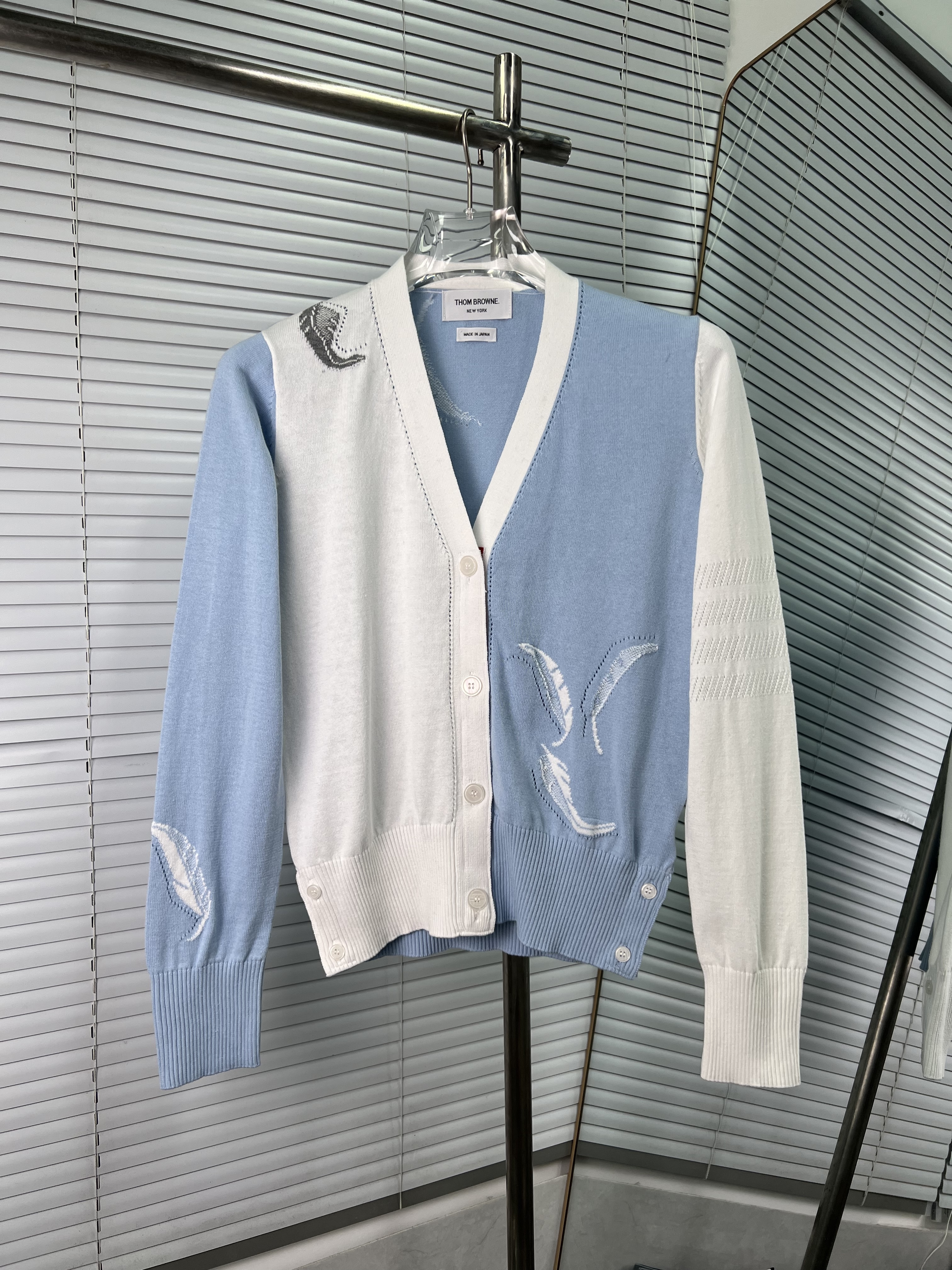Thom Browne 톰브라운 깃털 패턴 V넥 니트 가디건 의류