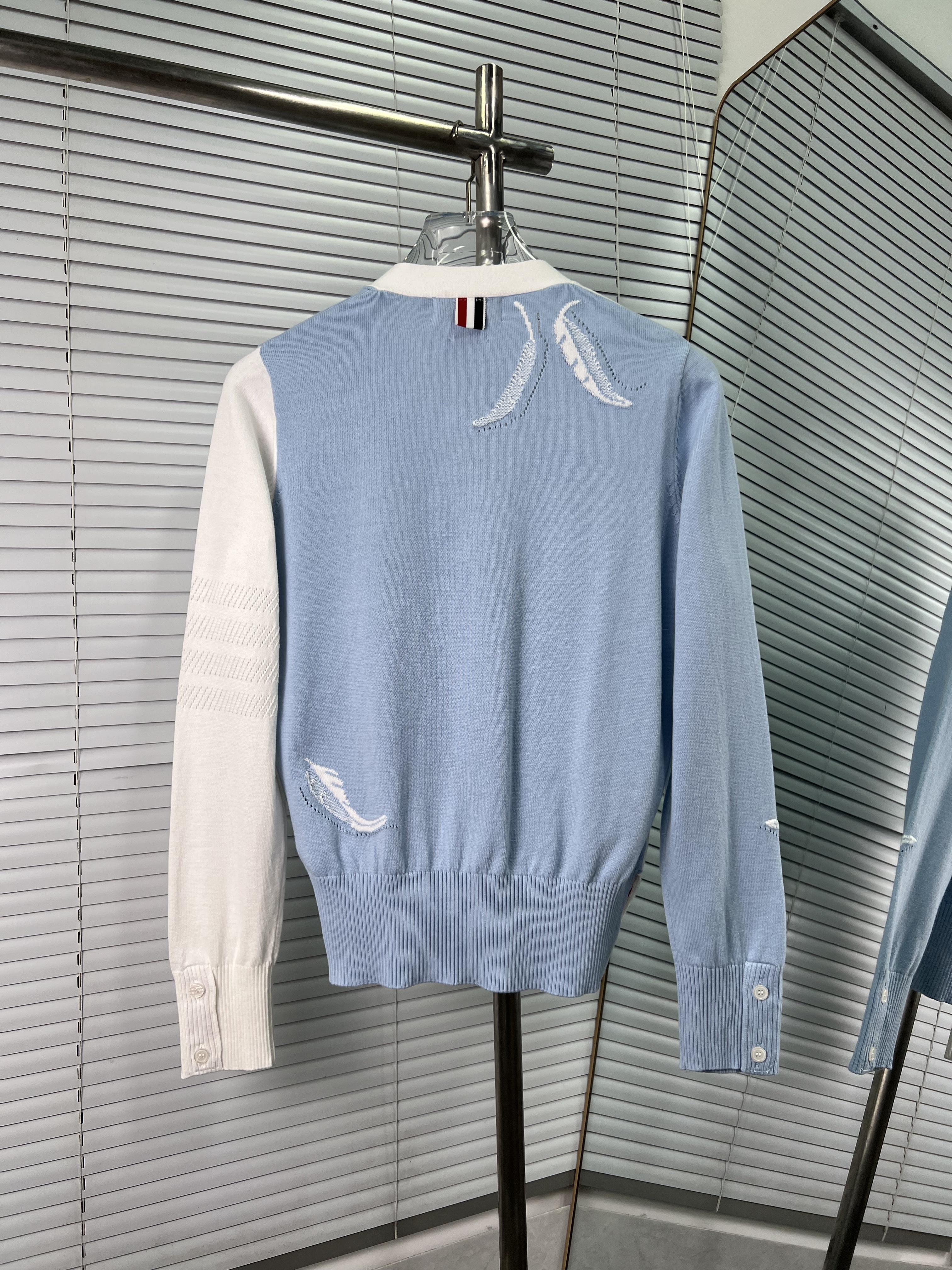 Thom Browne 톰브라운 깃털 패턴 V넥 니트 가디건 의류