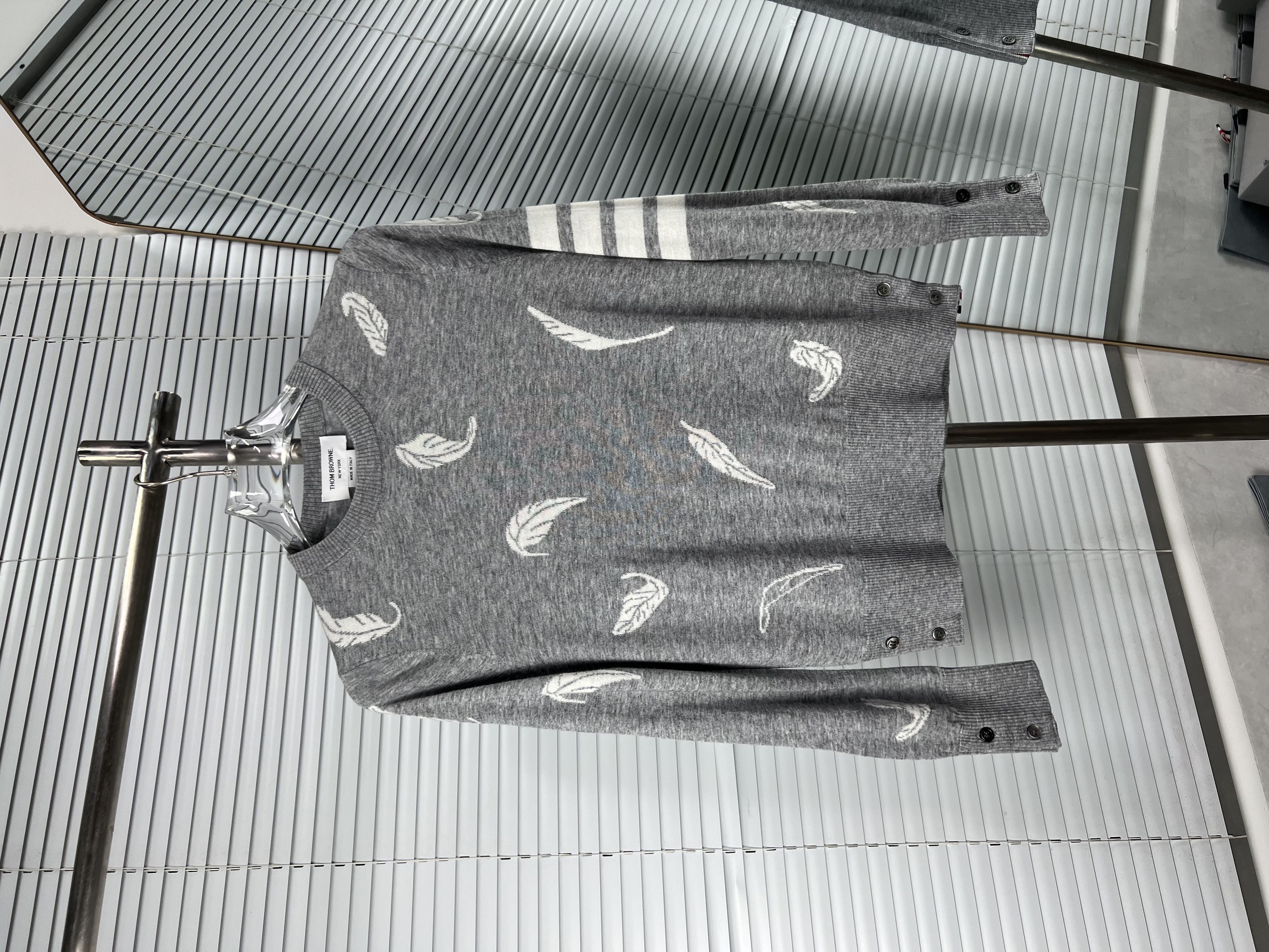 Thom Browne 톰브라운 신상 깃털 자수 울 니트 의류