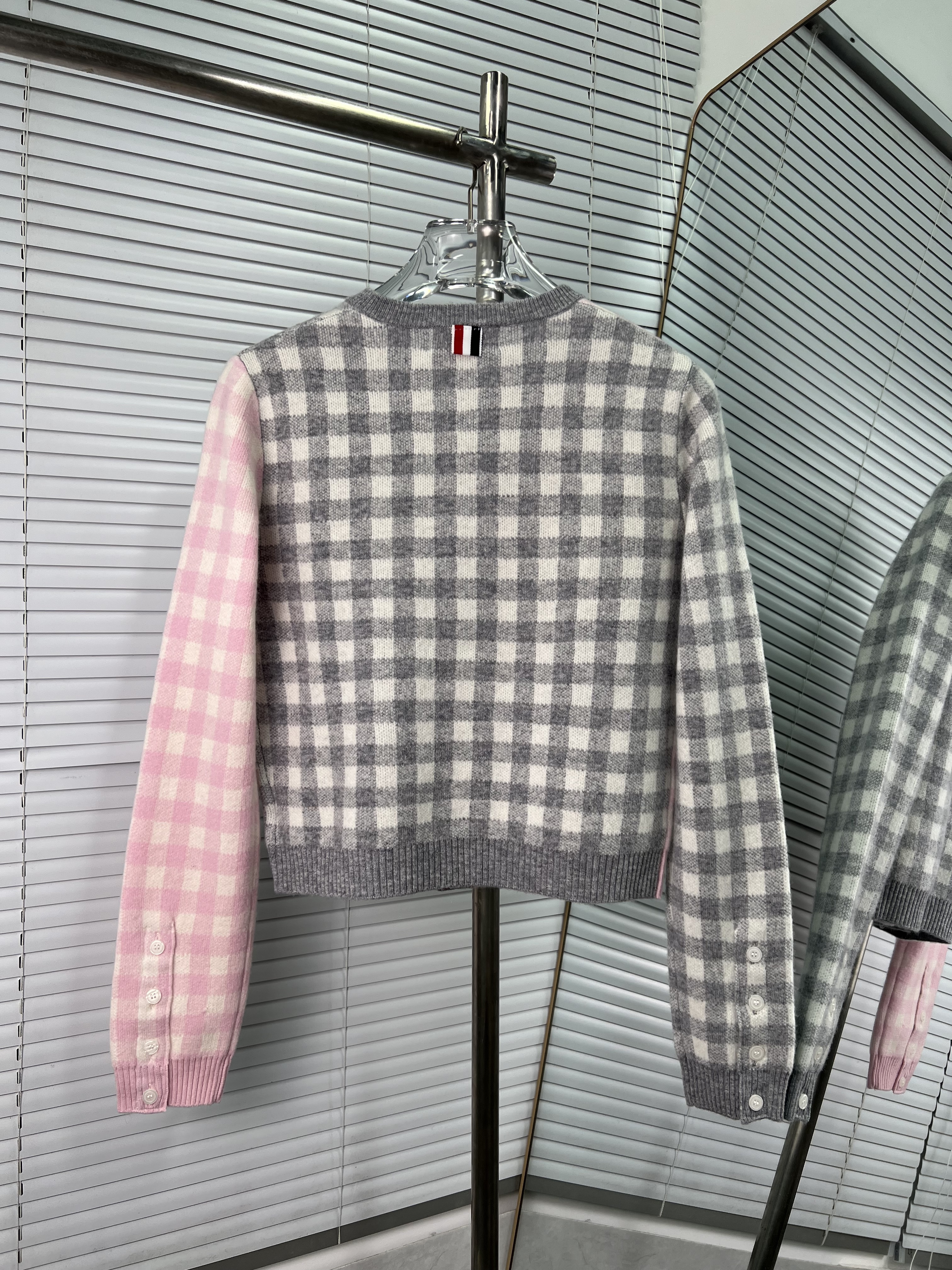 Thom Browne 톰브라운 배색 체크 라운드넥 울 가디건 의류