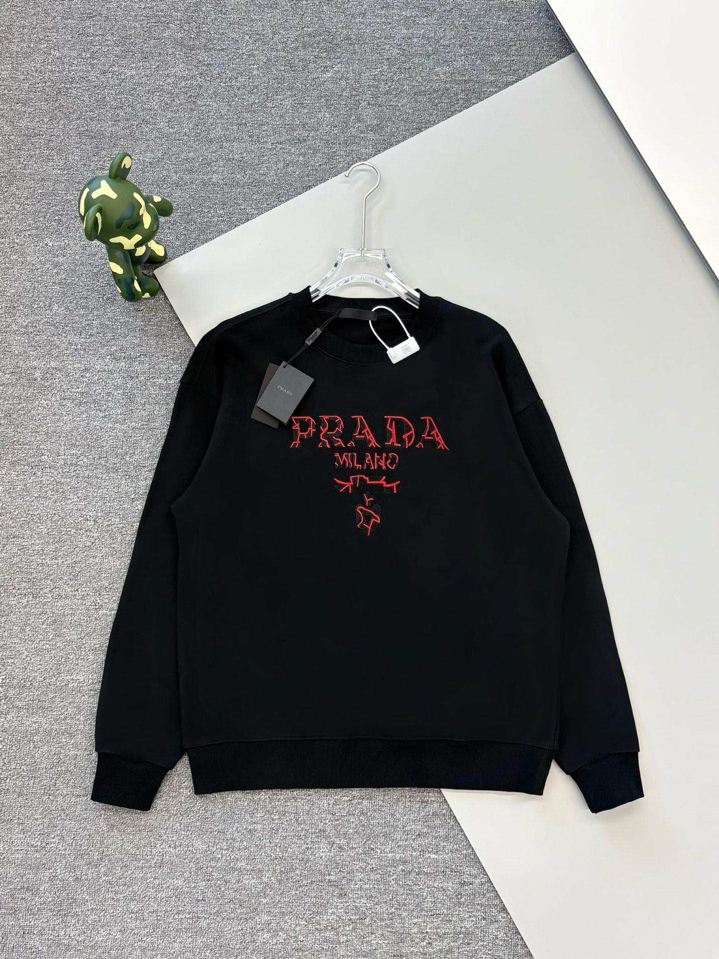 PRADA 프라다 자수 맨투맨 티셔츠 의류