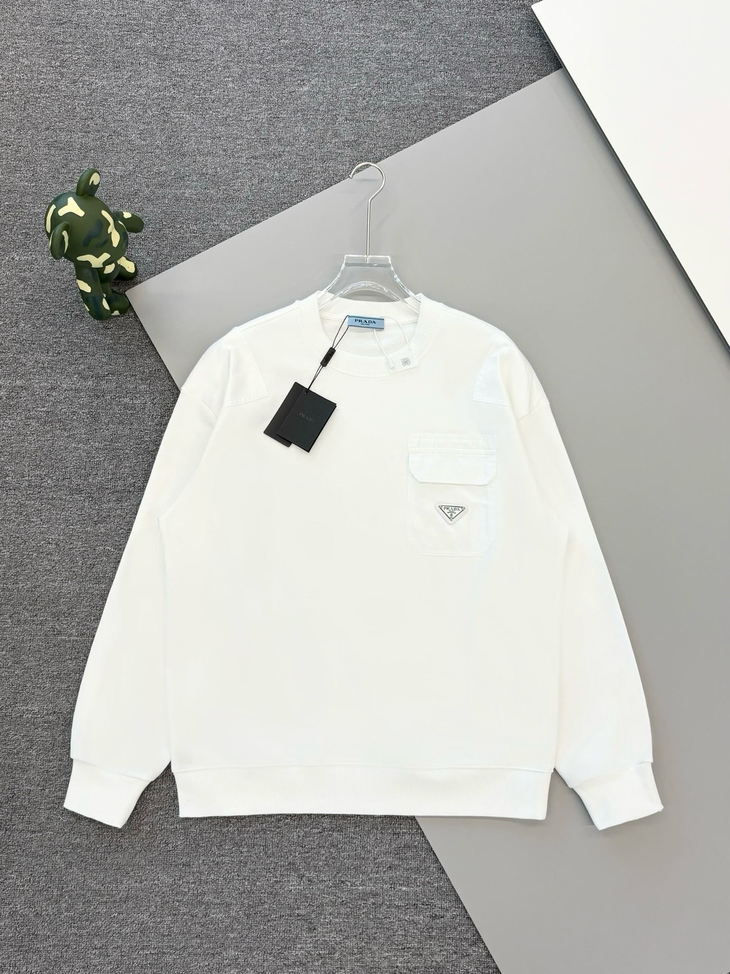 PRADA 프라다 자수 맨투맨 티셔츠 의류