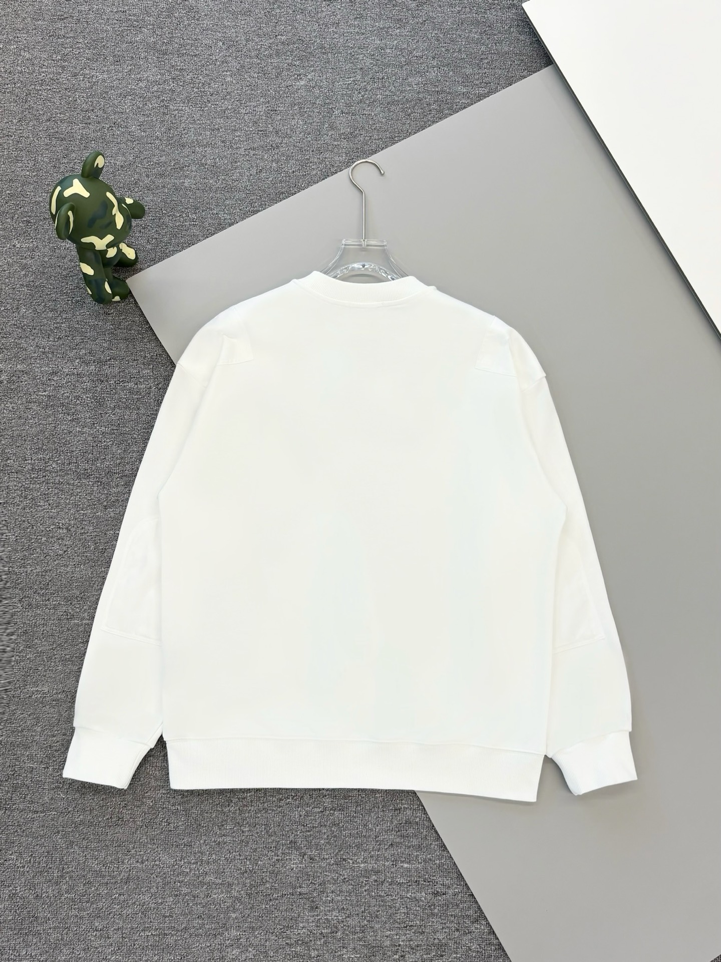 PRADA 프라다 자수 맨투맨 티셔츠 의류