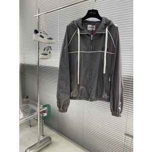 miumiu 미우미우 지퍼 후드 바람막이 재킷 의류