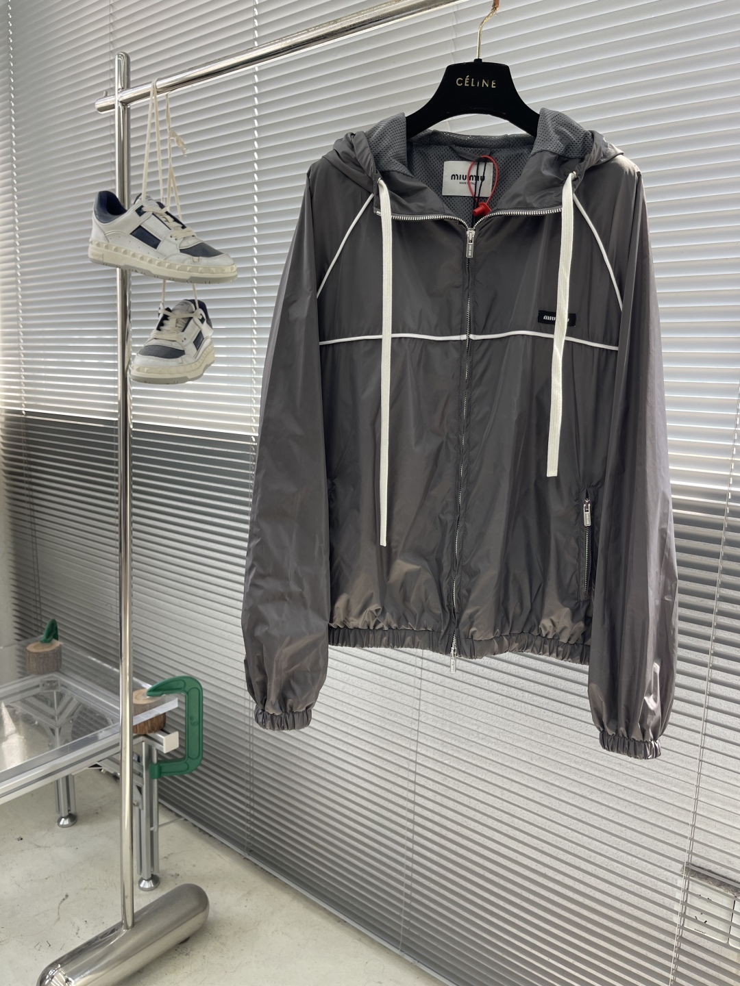 miumiu 미우미우 지퍼 후드 바람막이 재킷 의류