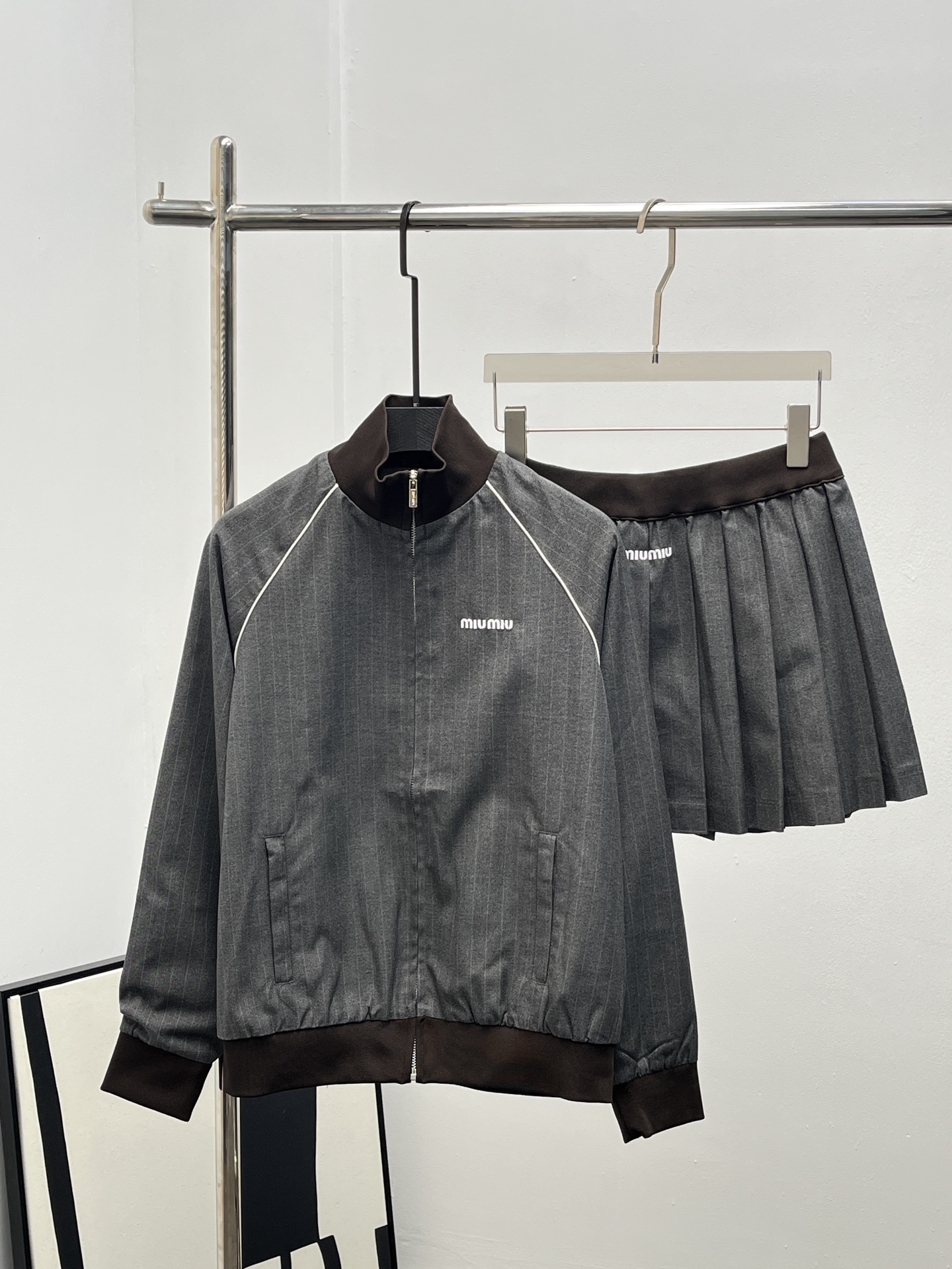 MiuMiu 미우미우 스트라이프 집업 상의 & 하프 스커트 세트 의류