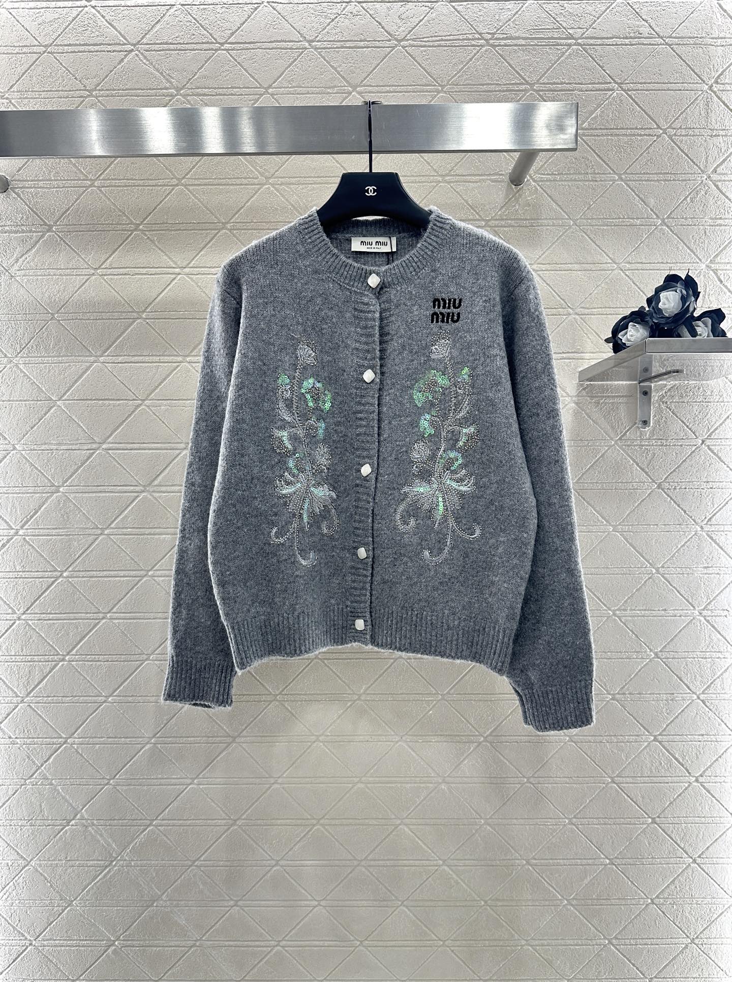 MiuMiu 미우미우 라운드넥 자수 스팽글 니트 가디건 의류