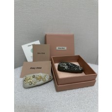 miumiu 미우미우 장식 머리핀