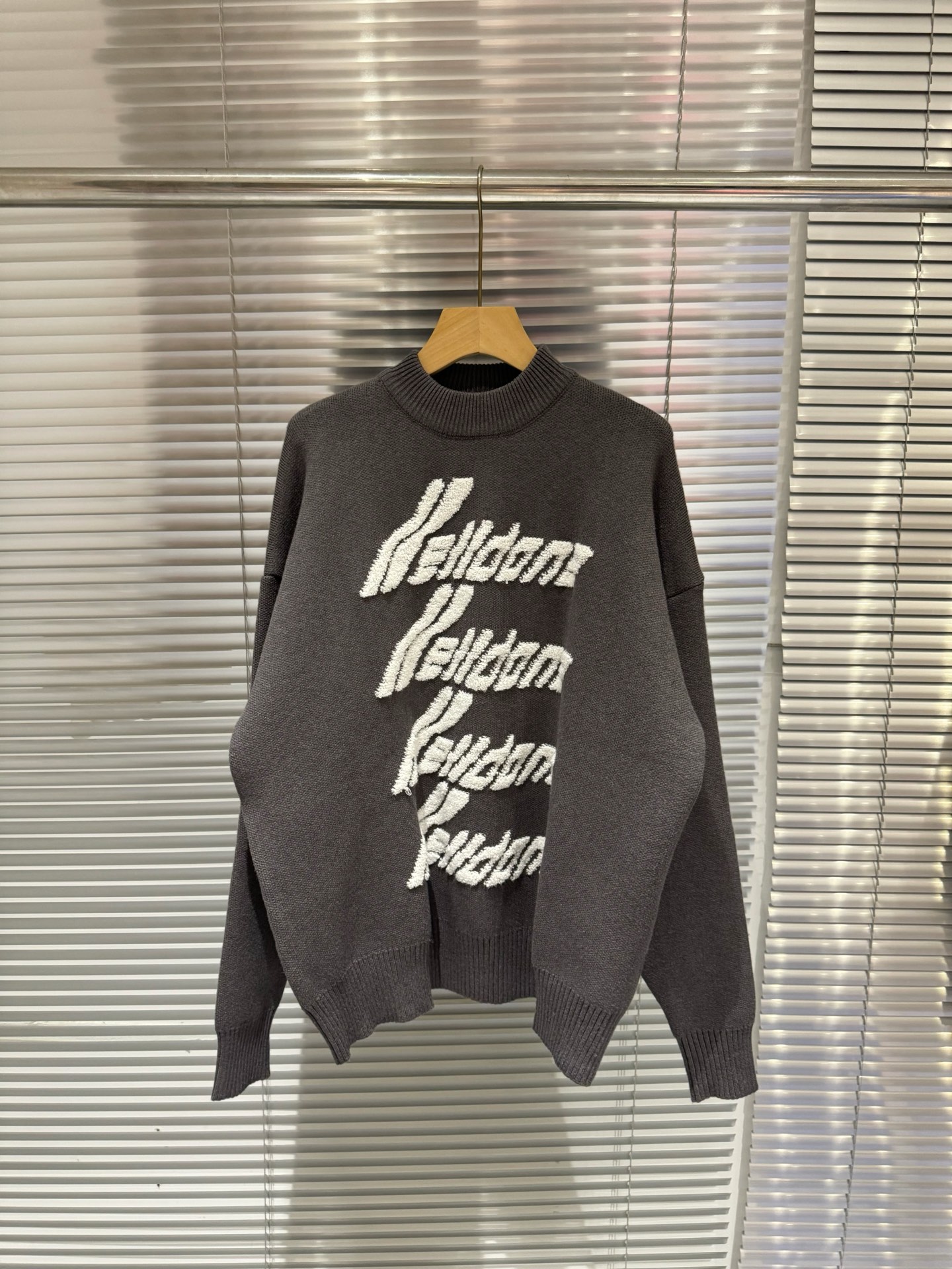 WE11DONE 웰던 컬렉션 자카드 로고 라운드넥 니트 스웨터 의류