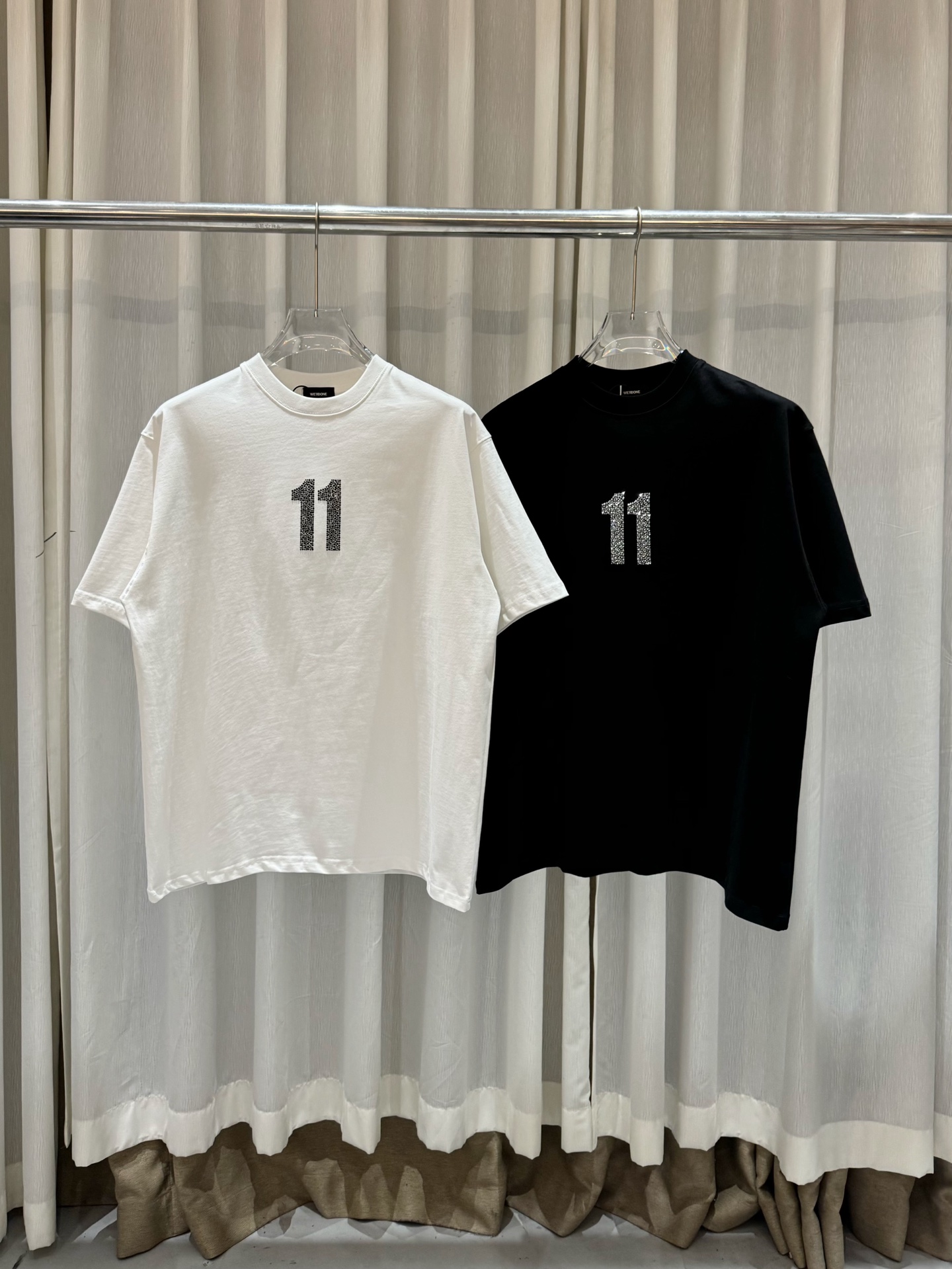 WE11DONE 웰던 스톤 장식 라운드넥 반팔 티셔츠 의류