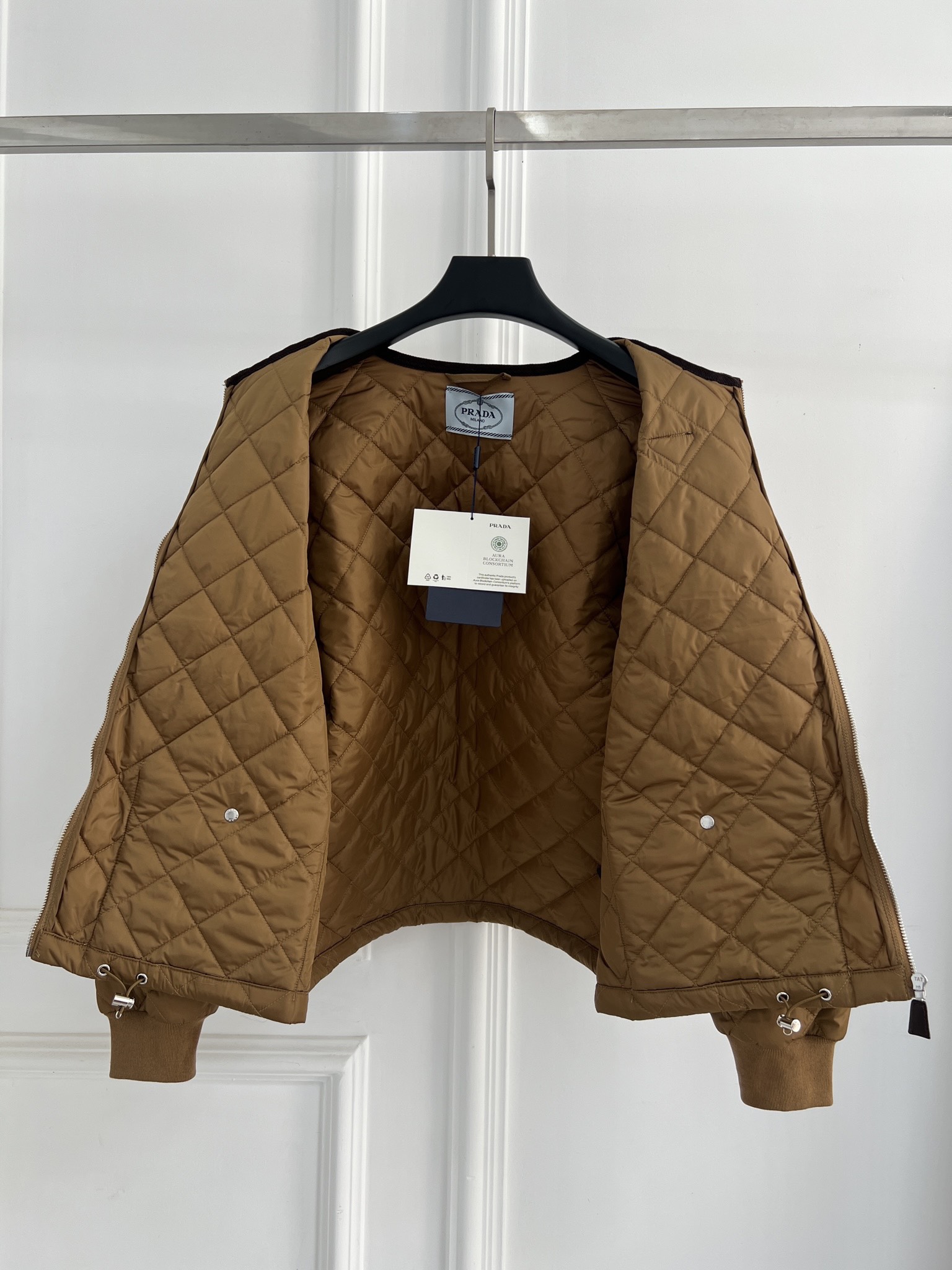 Prada 프라다 다이아몬드 퀼팅 라운드넥 다운 점퍼 의류