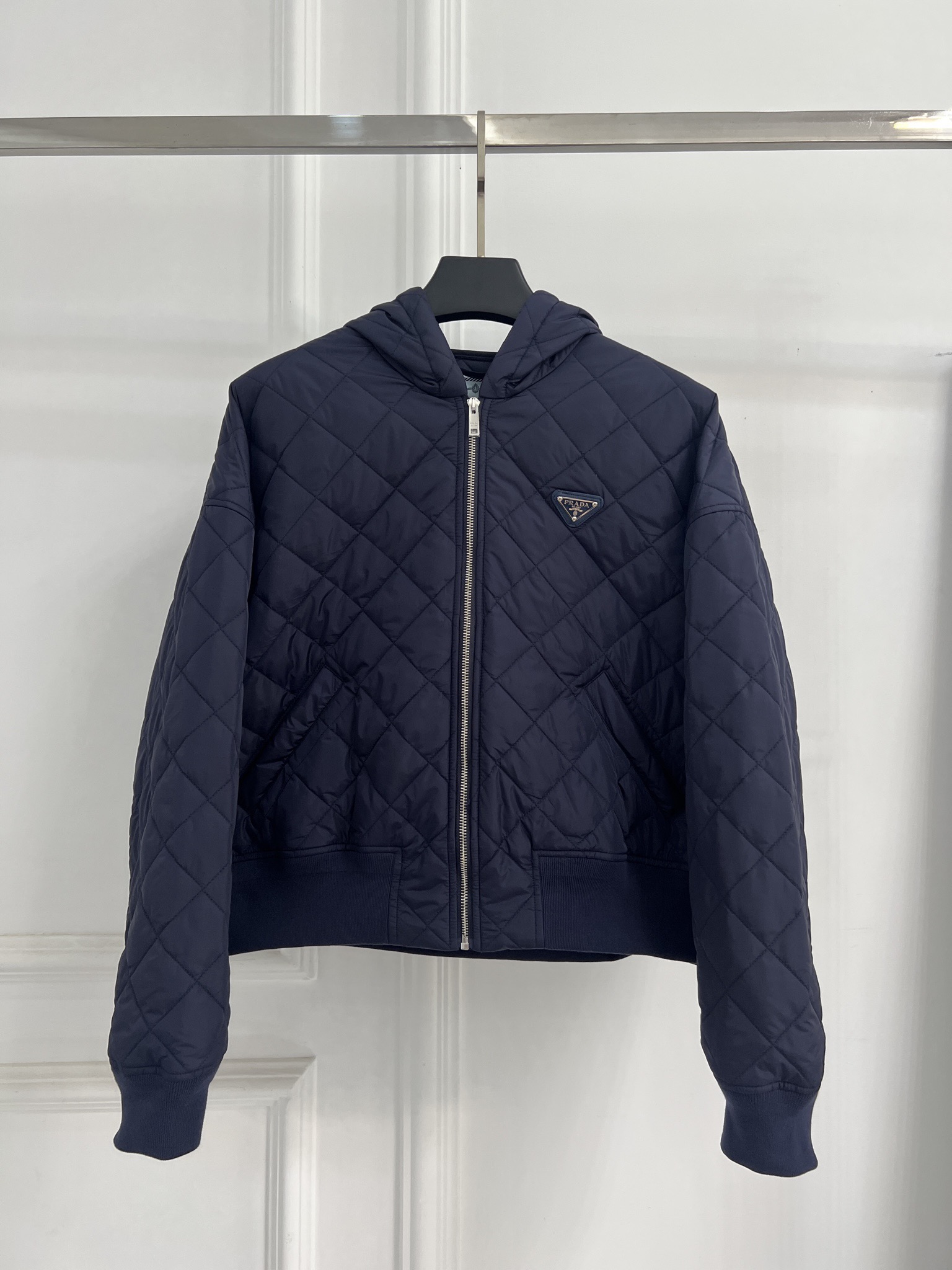 PRADA 프라다 클래식 로고 후드 패딩 점퍼 의류