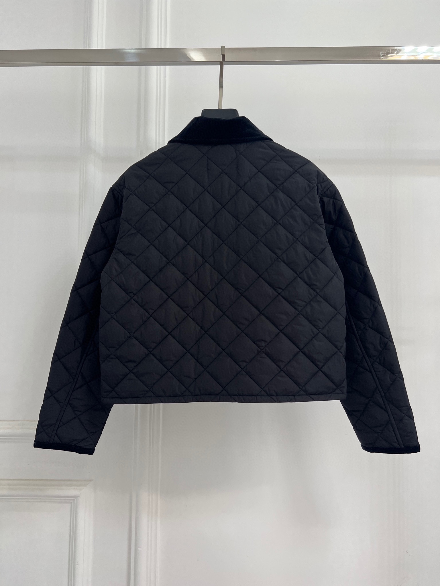 PRADA 프라다 스퀘어넥 퀼팅 숏 패딩 의류