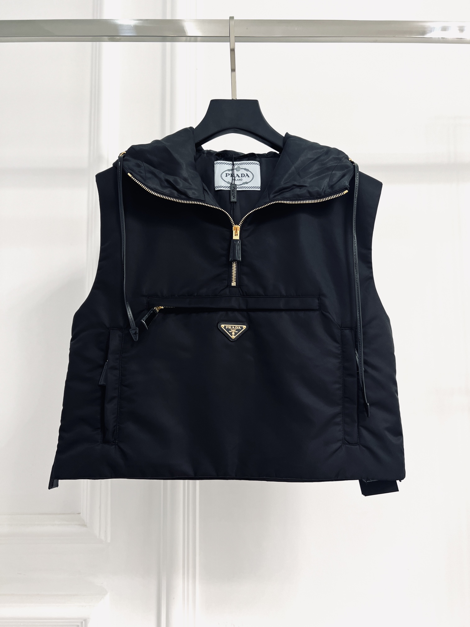 PRADA 프라다 삼각로고 지퍼 나일론 패딩 베스트 조끼 의류