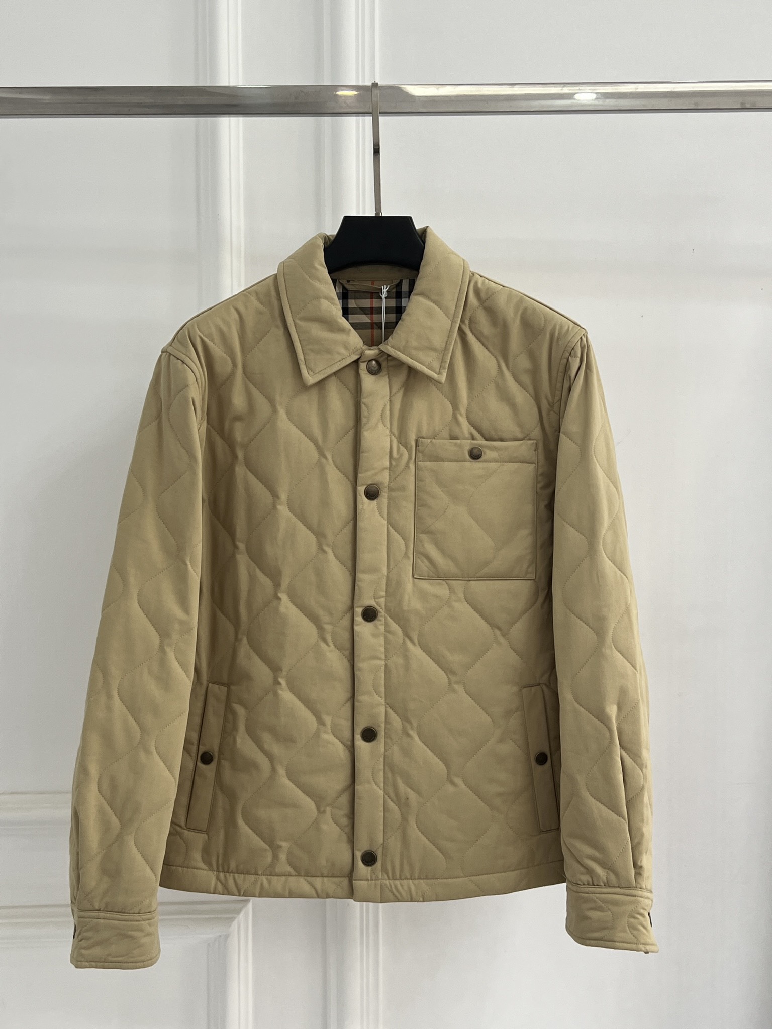 Burberry 버버리 격자 패딩, 세련된 하이스트리트 스타일 의류