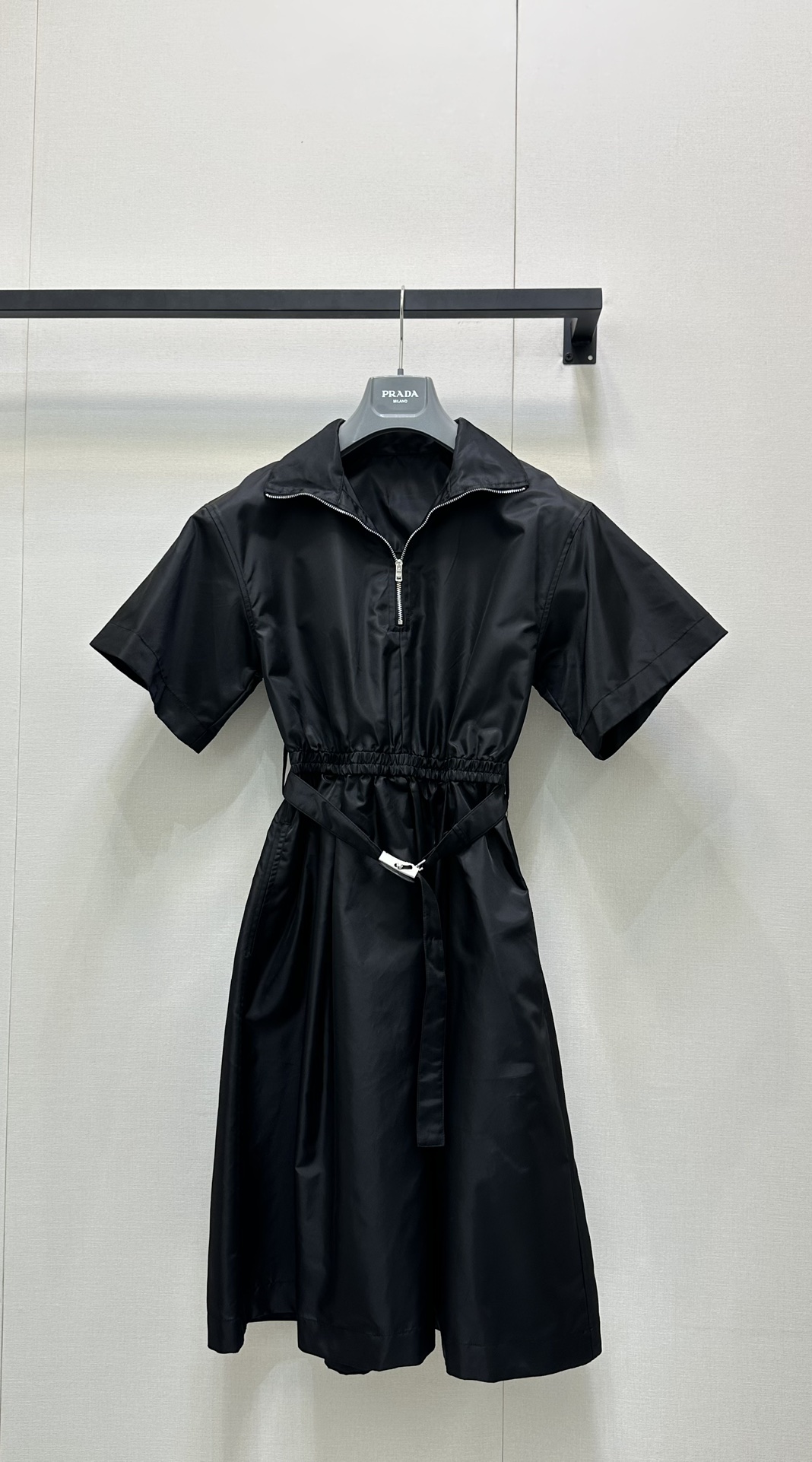 PRADA 프라다 카라 반팔 지퍼 원피스 의류