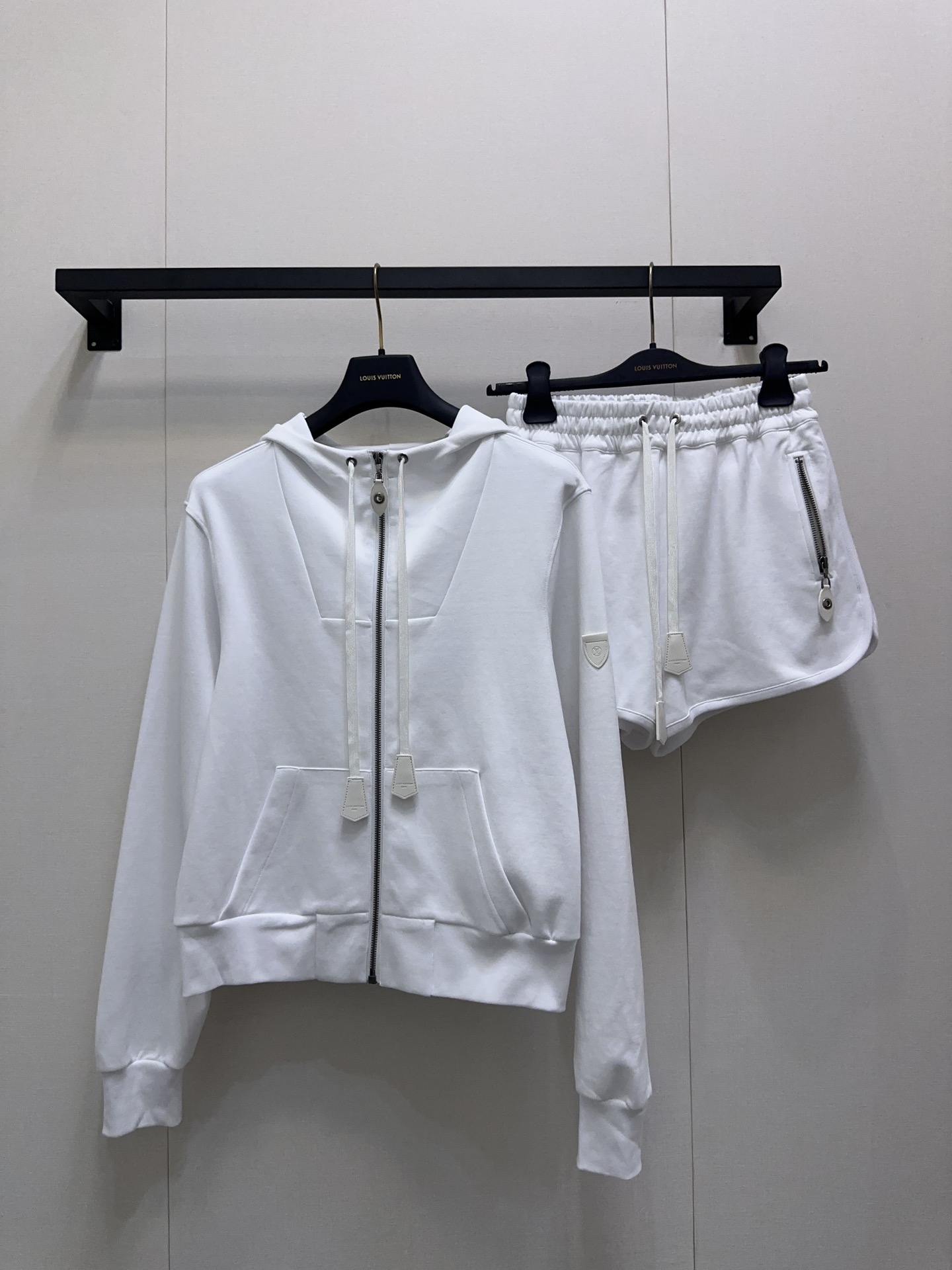 LV 루이비통 가죽 패치 후드 집업 재킷 + 팬츠 반바지 세트 의류