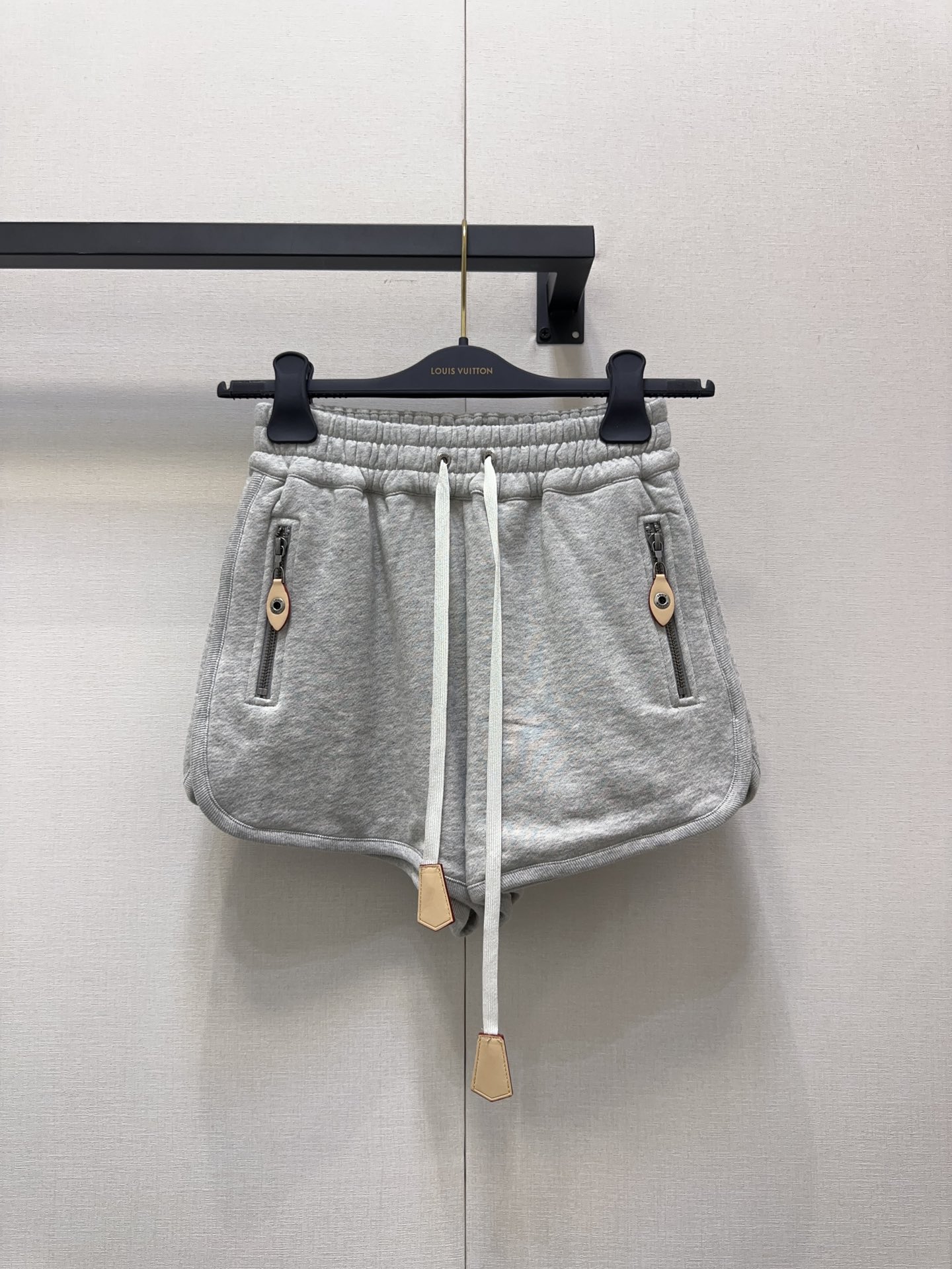 LV 루이비통 가죽 패치 후드 집업 재킷 + 팬츠 반바지 세트 의류