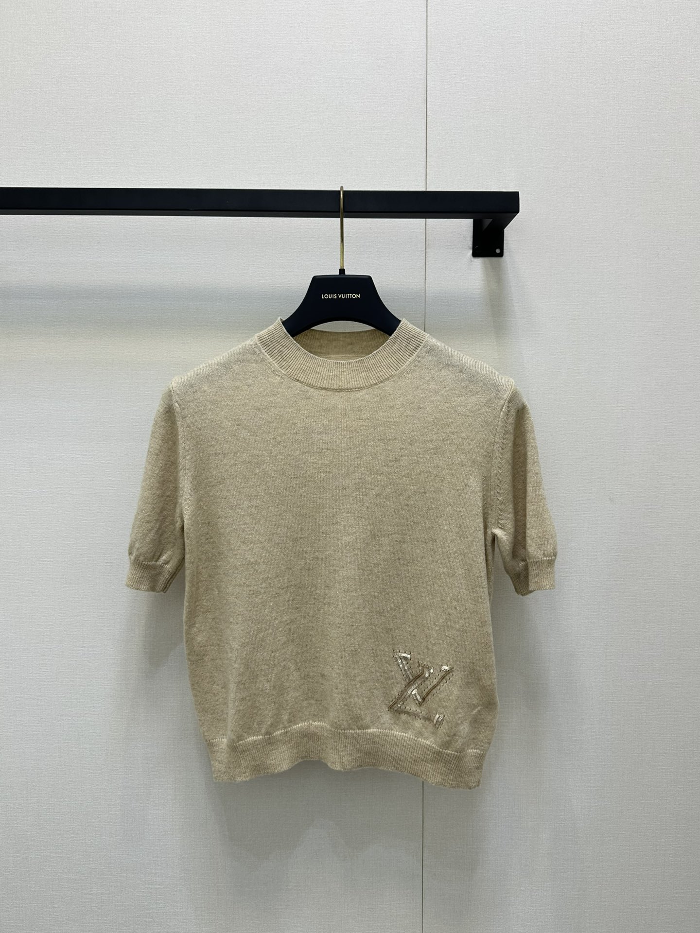 LV 루이비통 시퀸 자수 로고 반팔 니트 상의 의류
