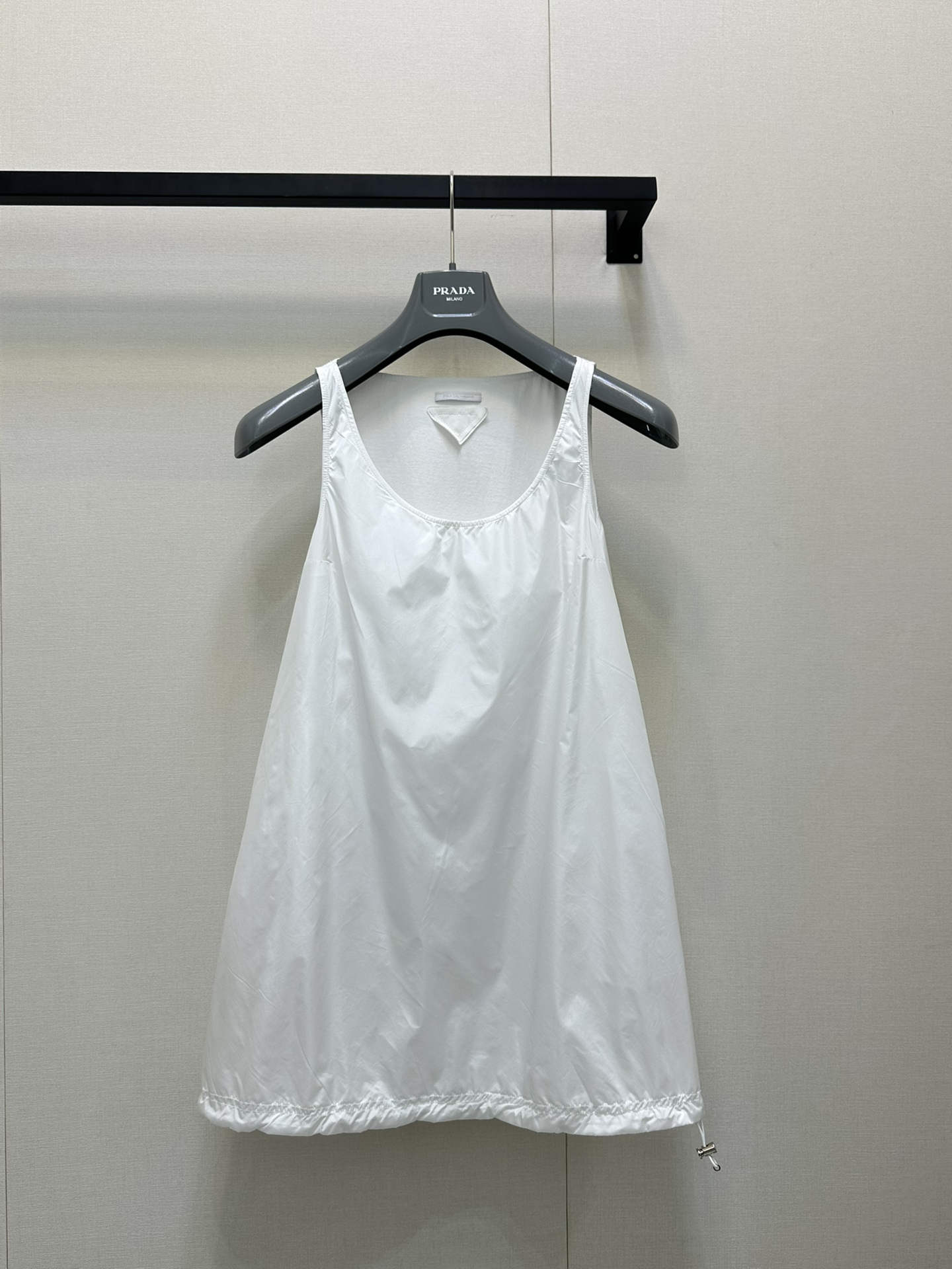 PRADA 프라다 Re-Nylon 양면 슬리브리스 원피스 의류