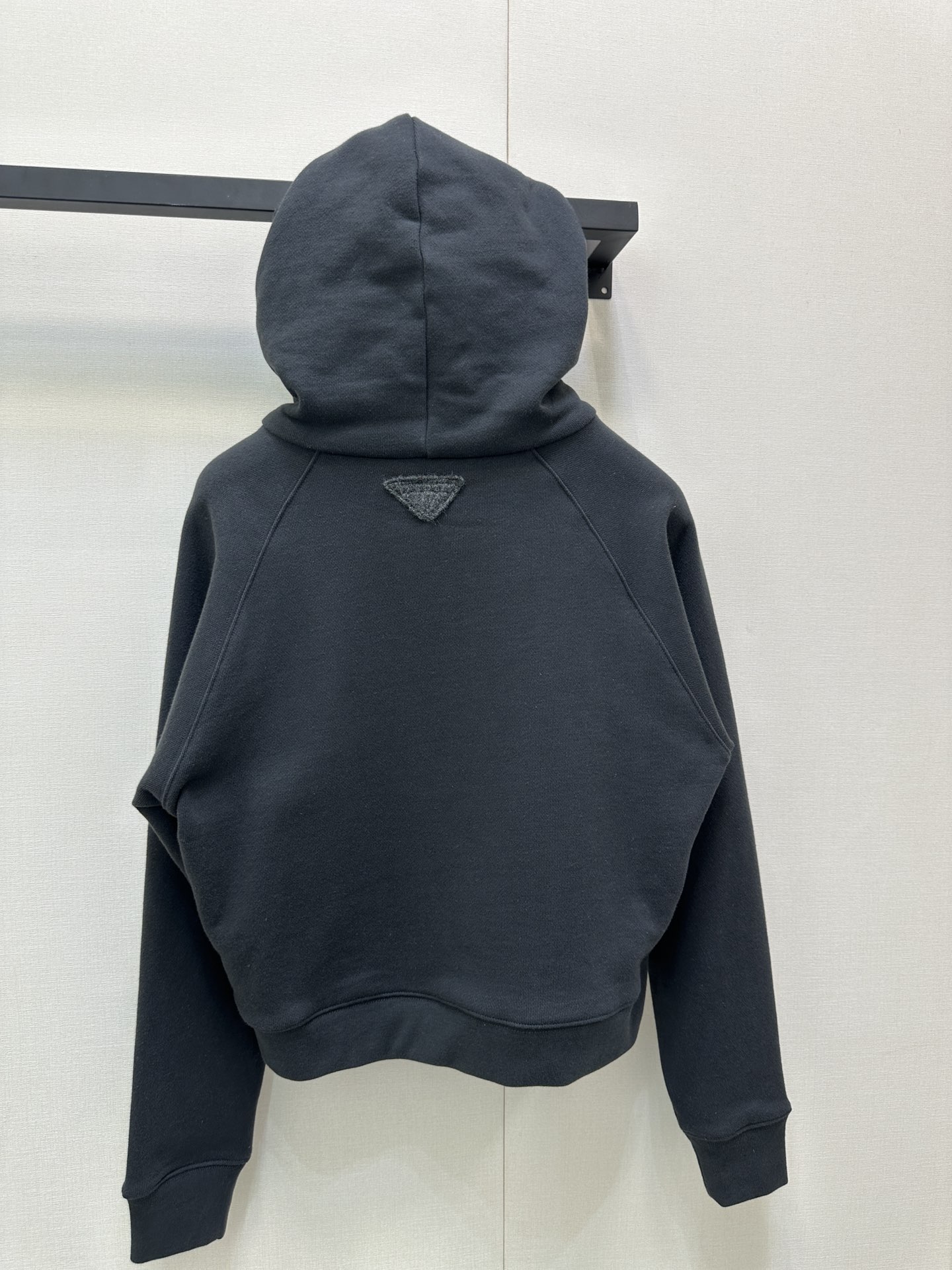 PRADA 프라다 트라이앵글 로고 패치 후드 집업 재킷 의류