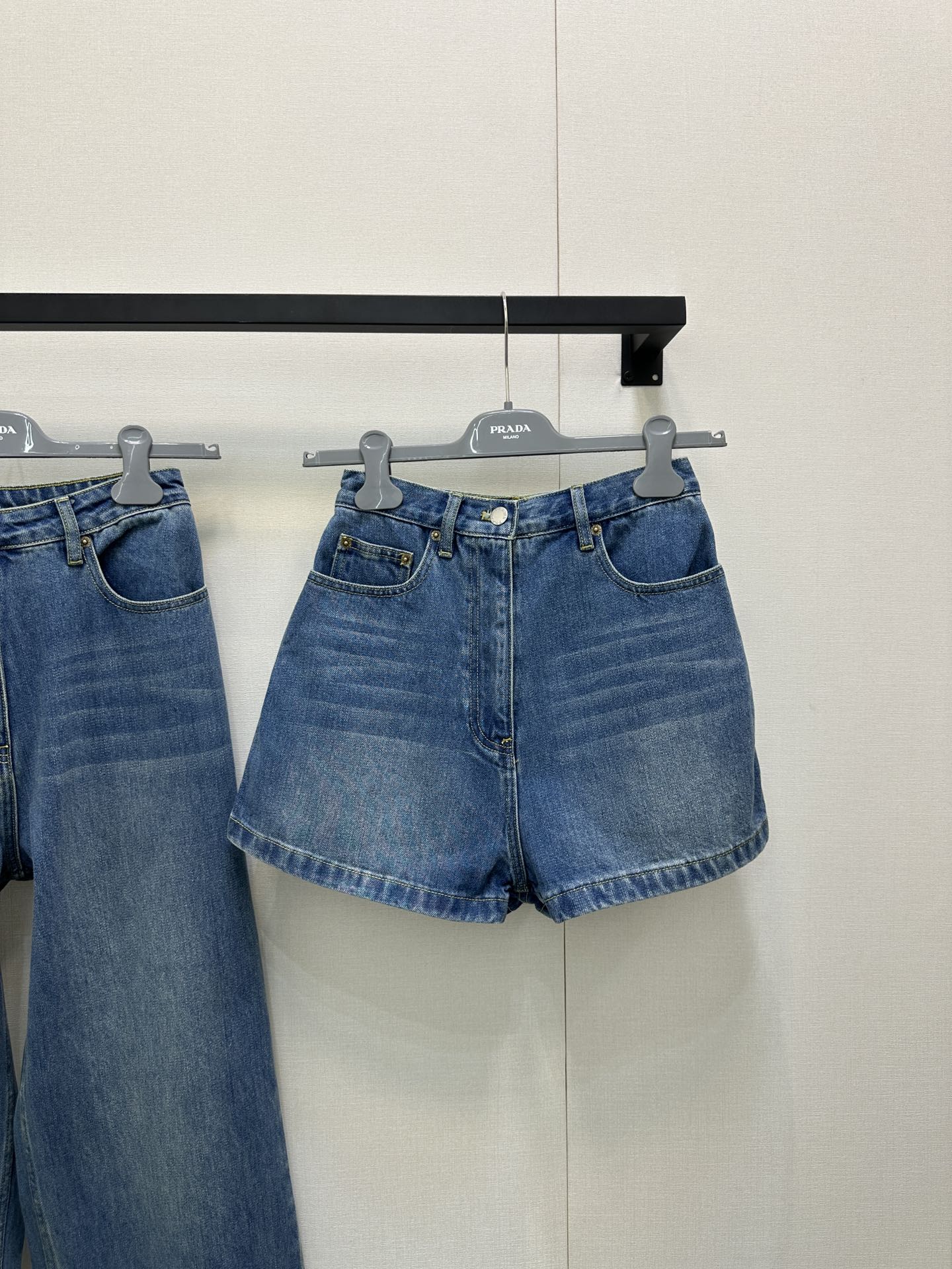 PRADA 프라다 데님 쇼츠 팬츠 바지 의류
