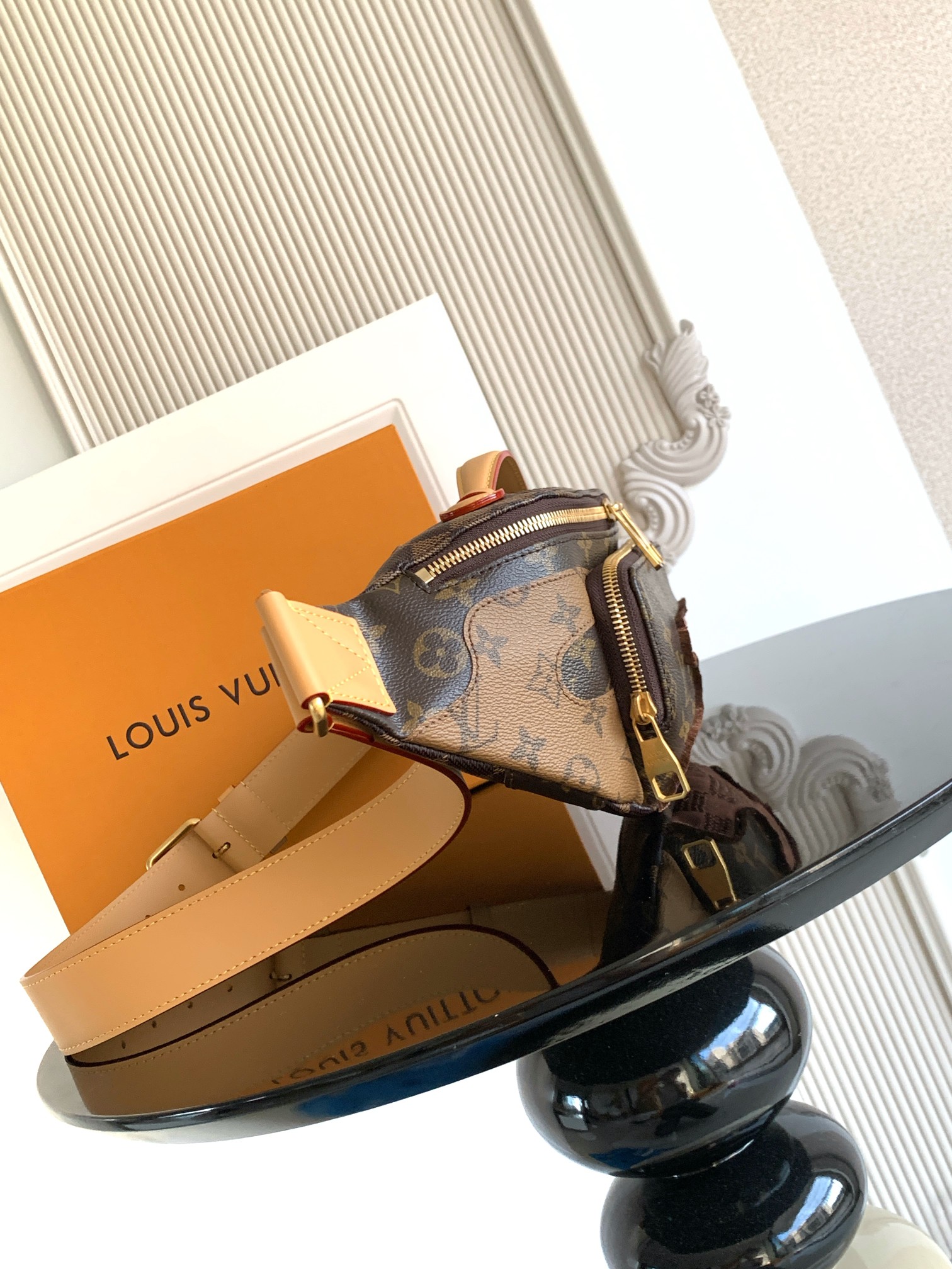 LV 루이비통 Rush 웨이스트 백 힙색 가방