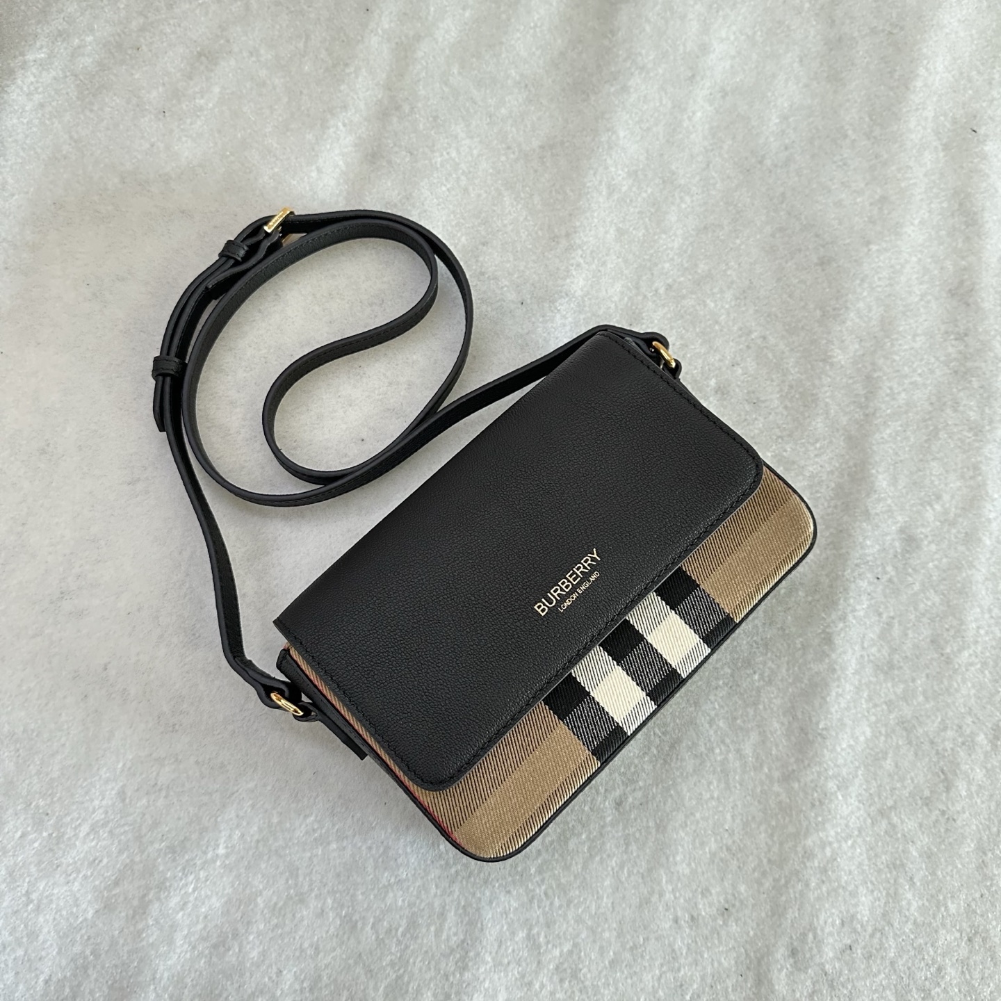 Burberry 버버리 신상 체크 크로스백 가방