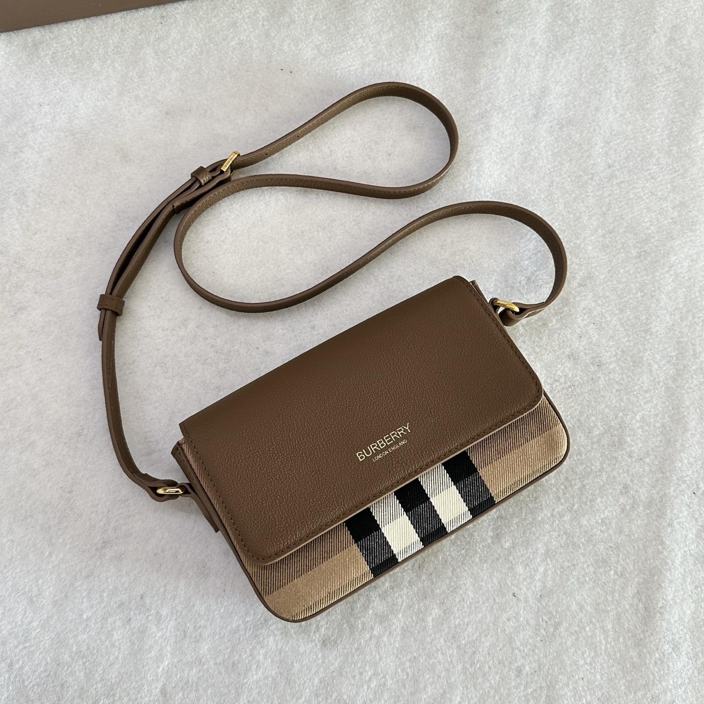 Burberry 버버리 신상 체크 크로스백 가방