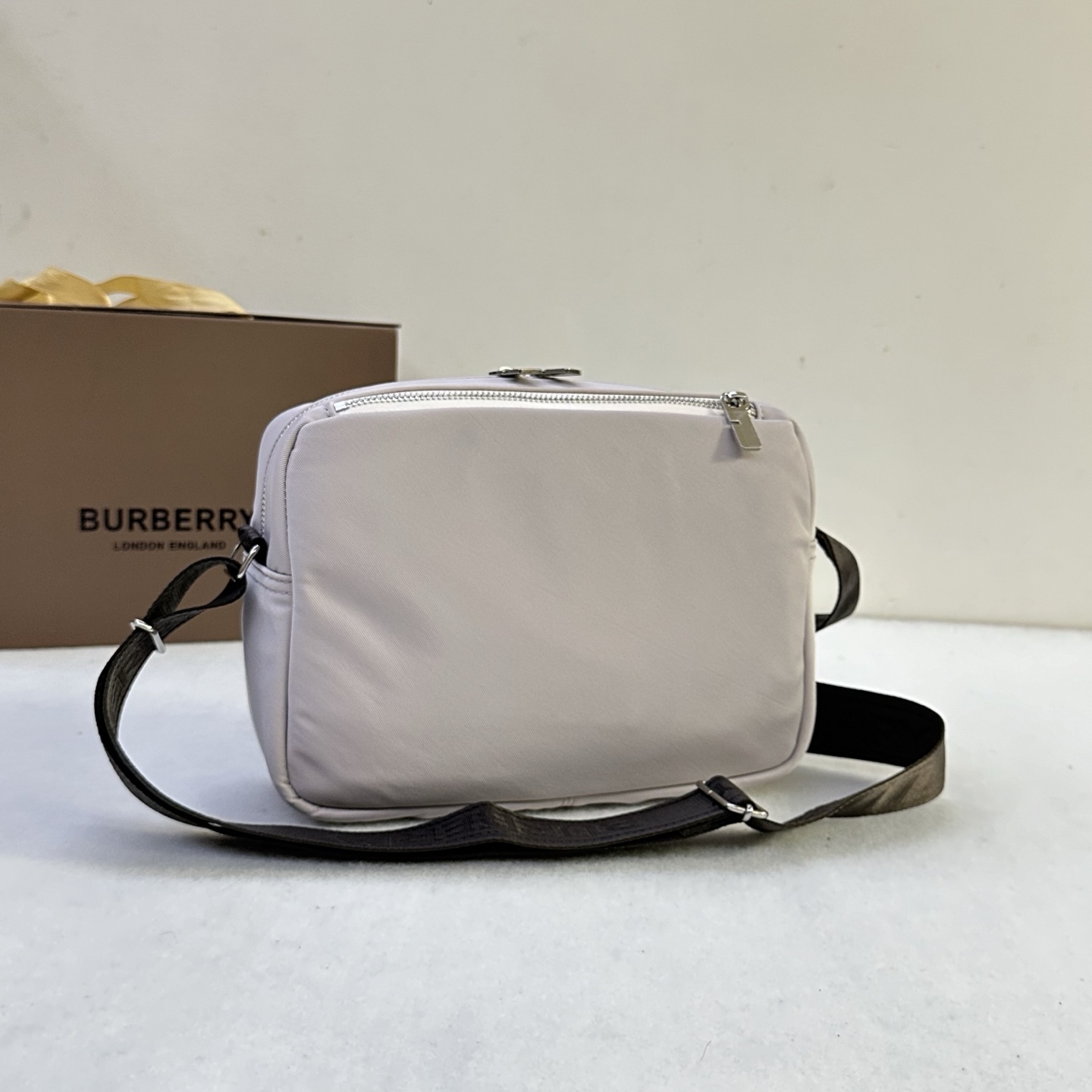 Burberry 버버리 Orkney 오크니 크로스백 가방