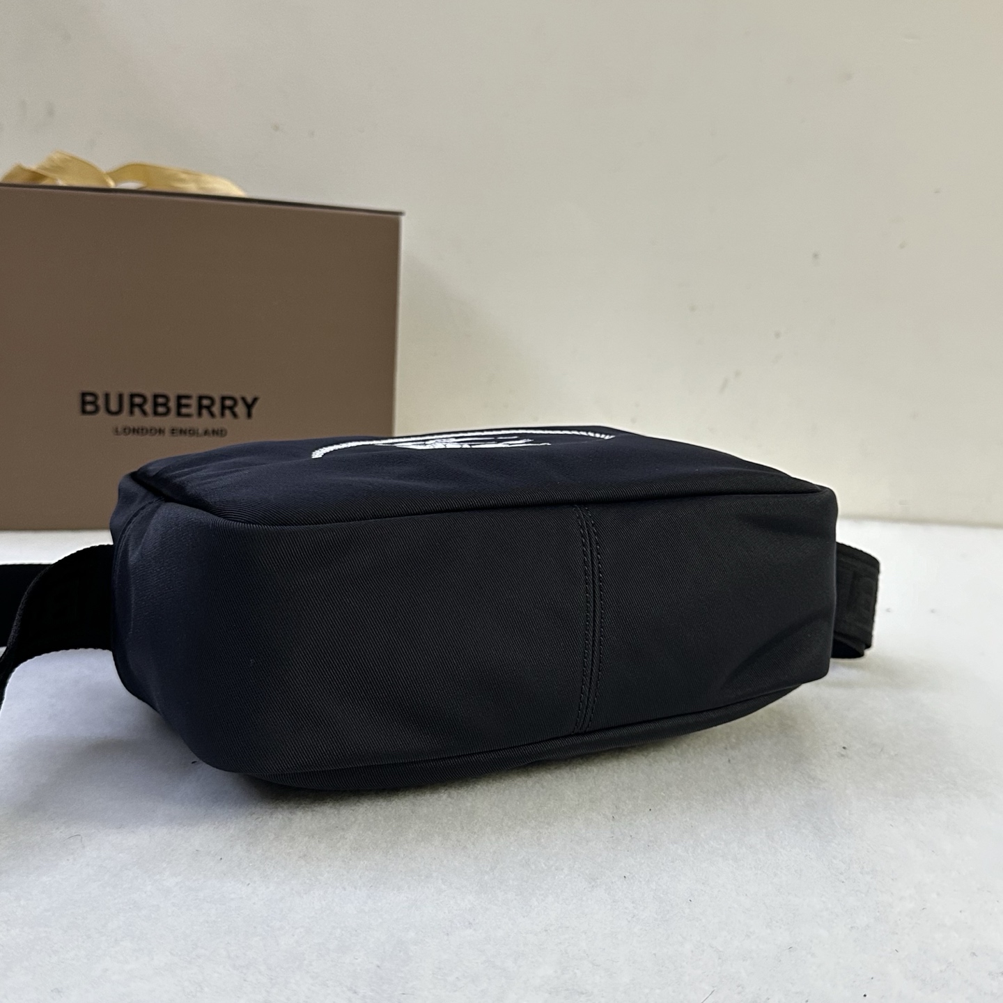 Burberry 버버리 Orkney 오크니 크로스백 가방